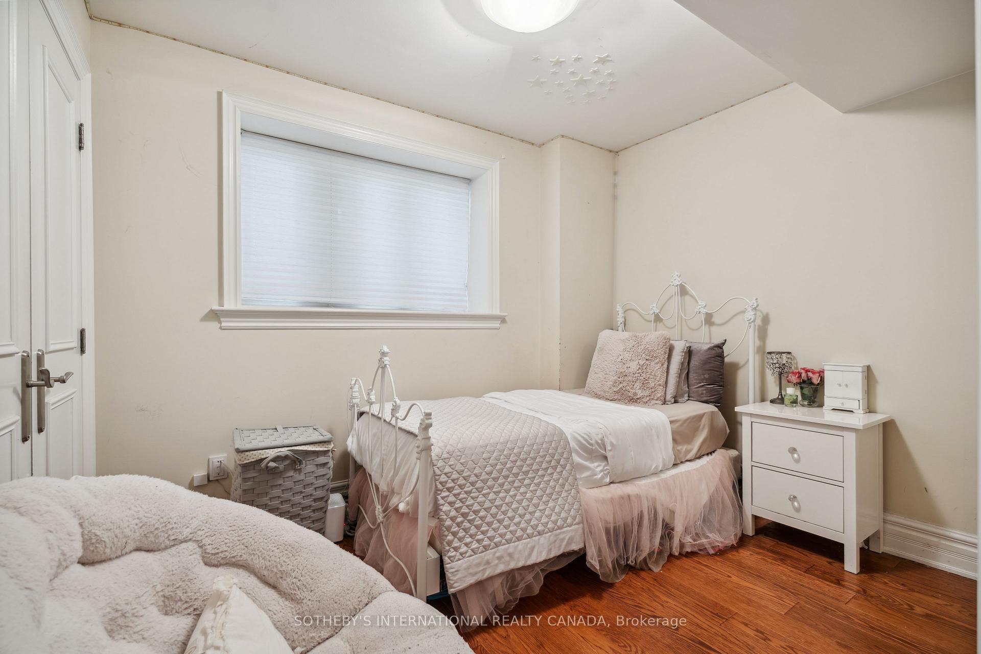 3 Bedrooms Condo at 16 Relmar, Toronto For sale
