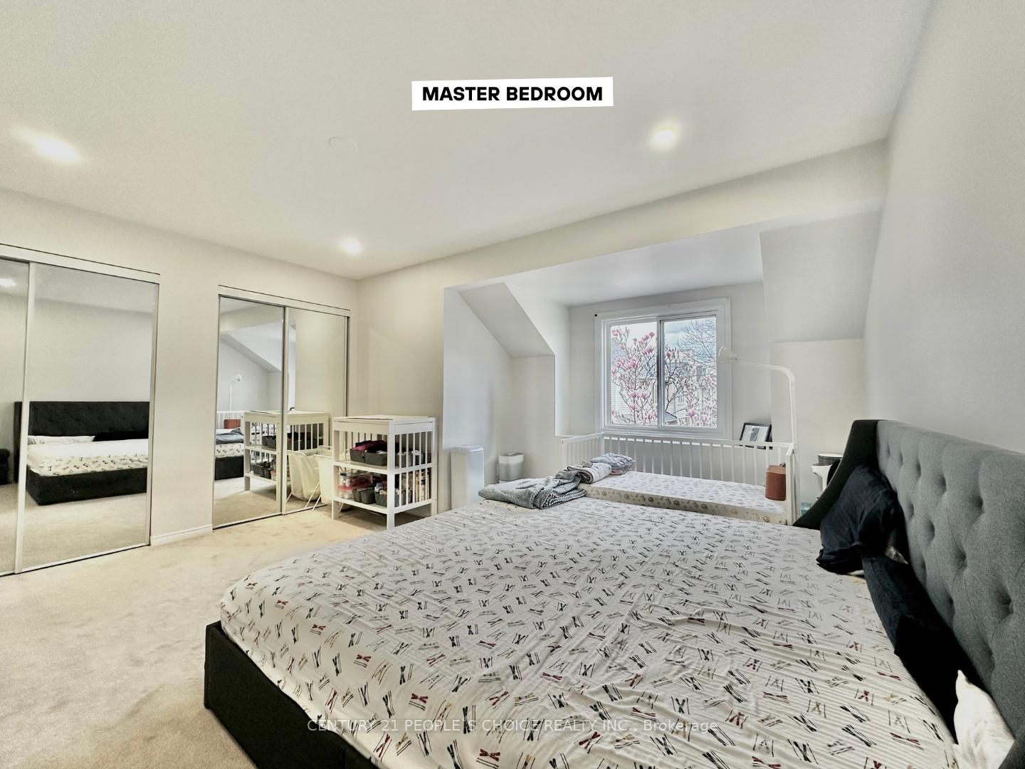 3 Bedrooms Condo at 2530 Northampton, Burlington For sale