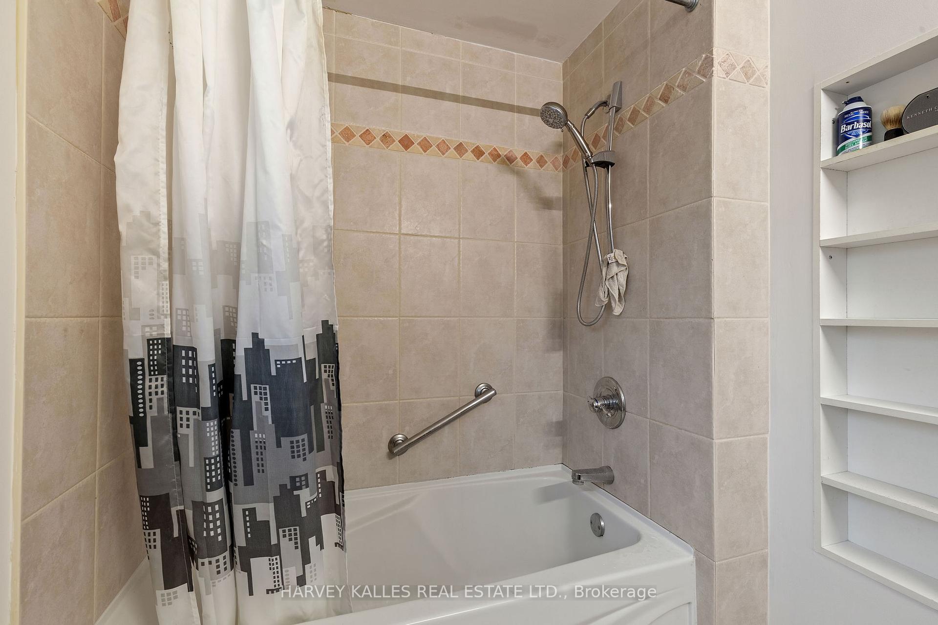 3 Bedrooms Condo at 2020 South Millway, Mississauga For sale
