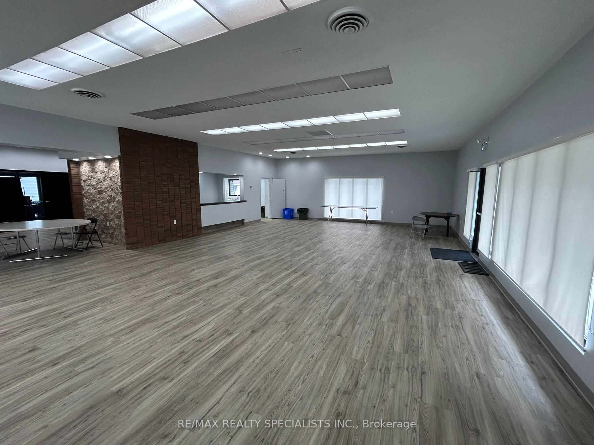 4 Bedrooms Condo at 2230 Upper Middle, Burlington For sale