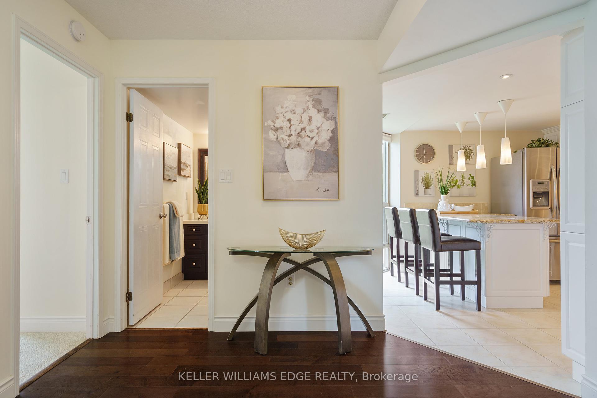 2 Bedrooms Condo at 5090 Pinedale, Burlington For sale
