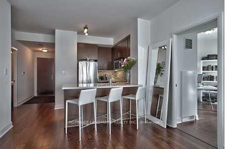 3 Bedrooms Condo at 50 Absolute, Mississauga For sale