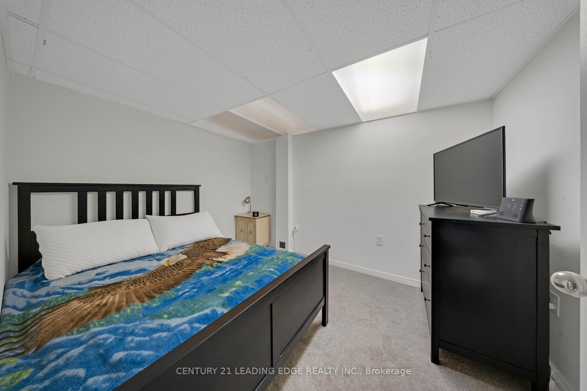 3 Bedrooms Condo at 2435 Woodward,  Burlington For sale