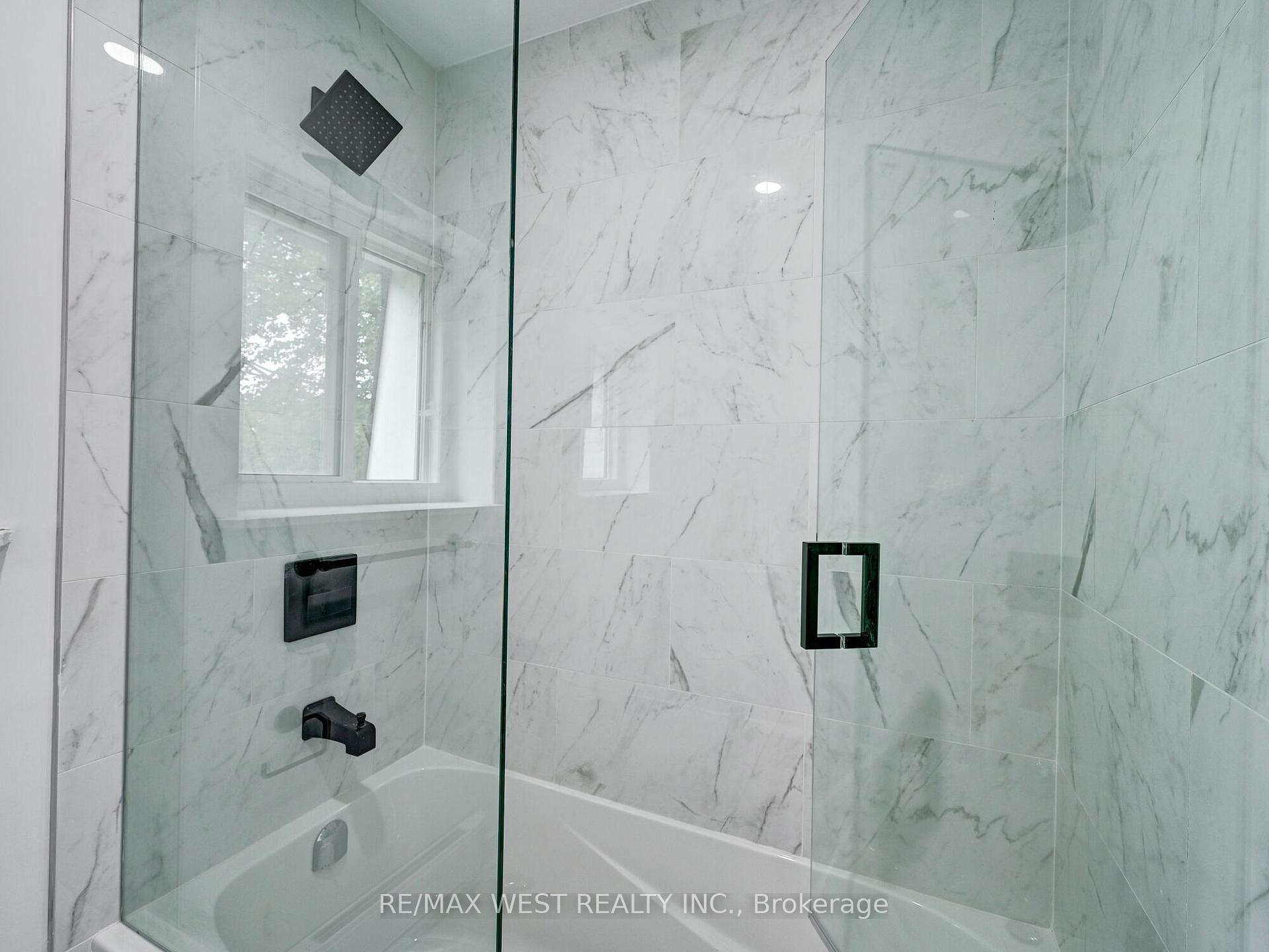 3 Bedrooms Condo at 22 Tandridge, Toronto For sale