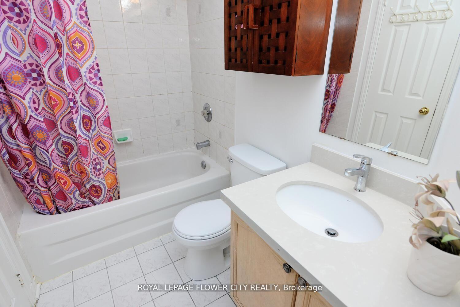 3 Bedrooms Condo at 4950 Rathkeale,  Mississauga For sale