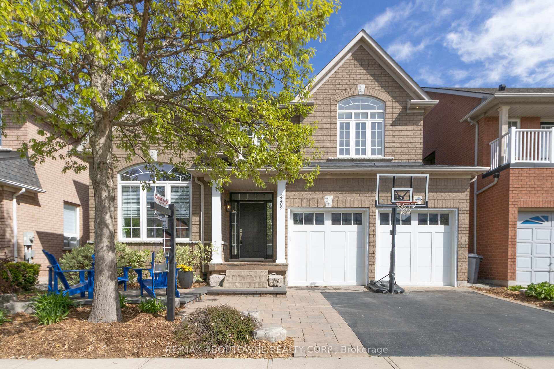 2209 Falling Green Drive, Oakville, ON L6M 5A2