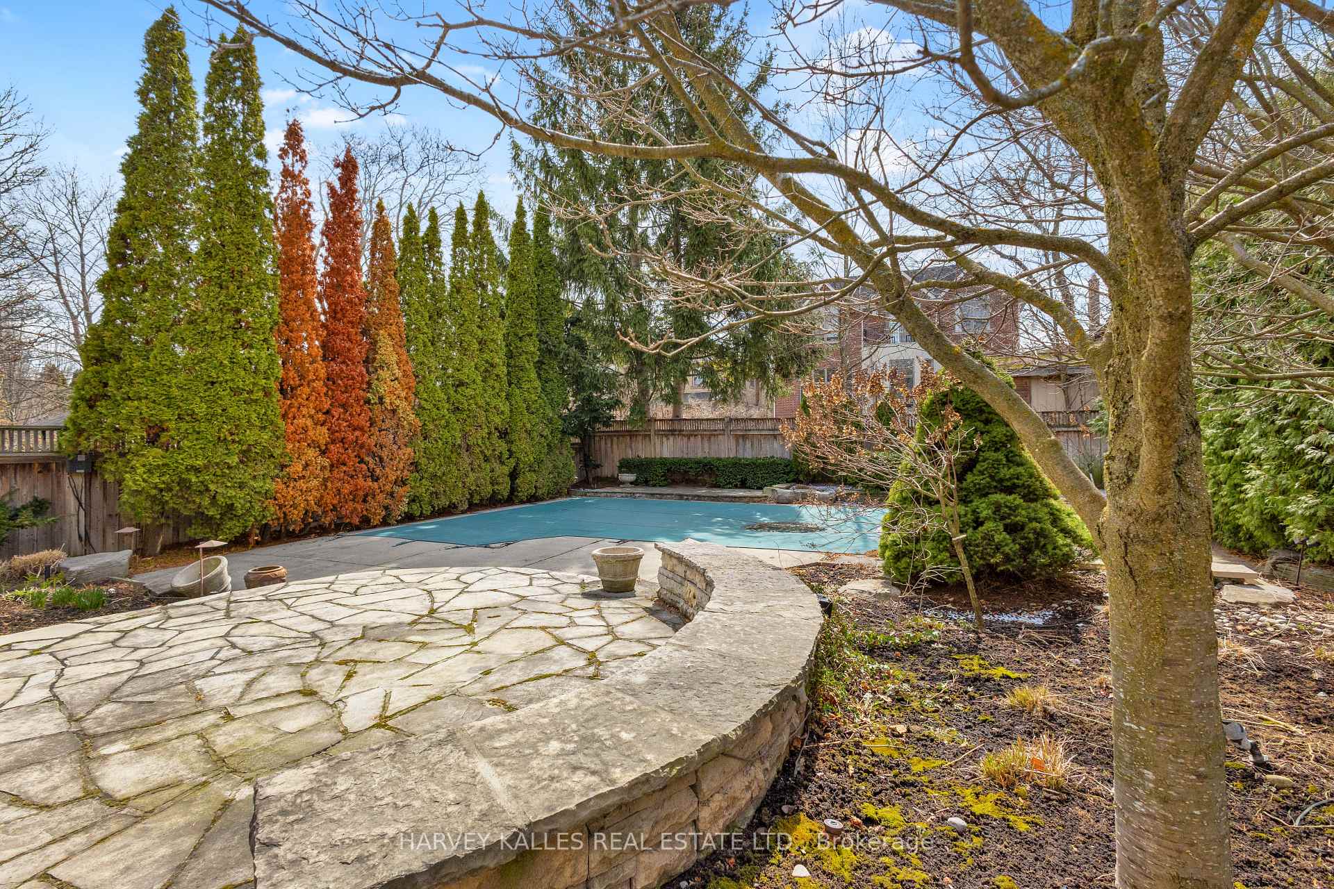 111 Strathallan Boulevard
