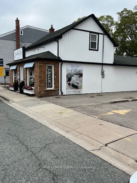 11 King Street, Hamilton, ON L9H 1B7 ; MLS ID: X12148872
