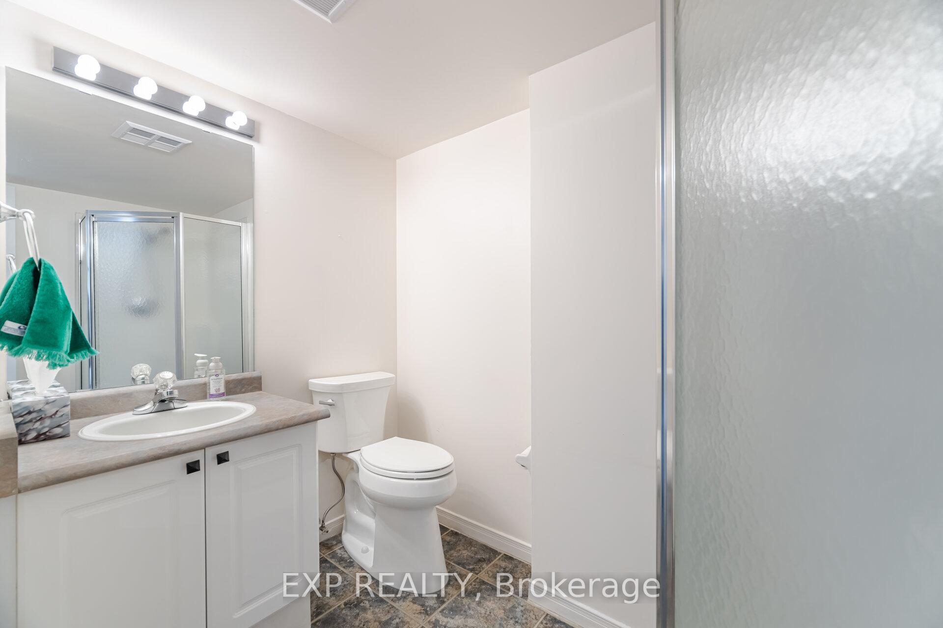 2 Bedrooms Condo at 216 Plains, Burlington For sale