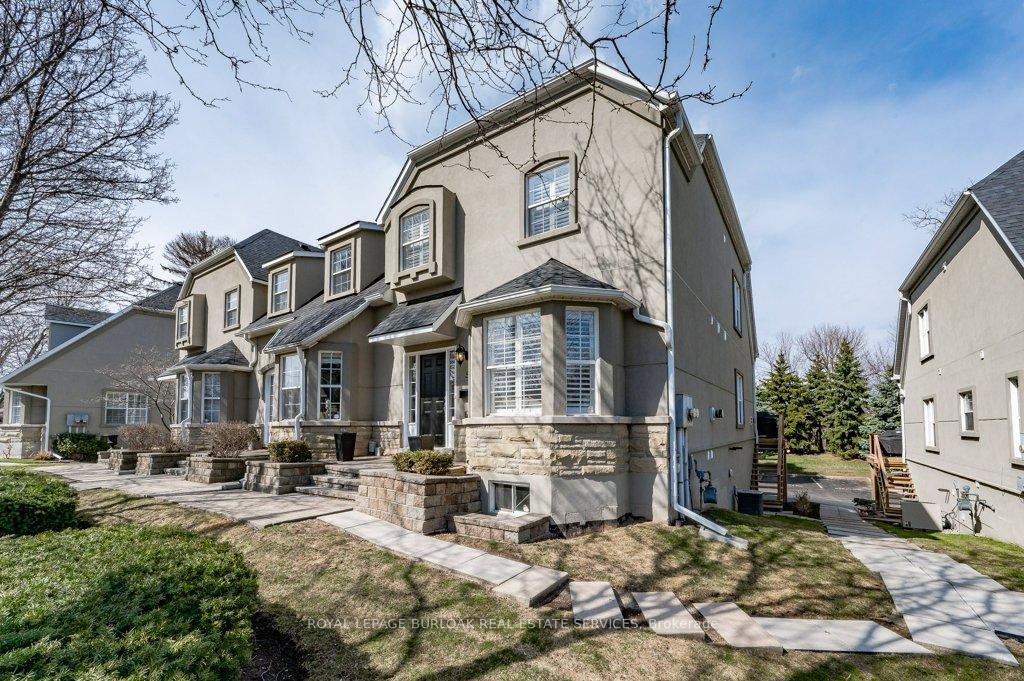 2 Bedrooms Condo at 1061 North Shore, Burlington For sale