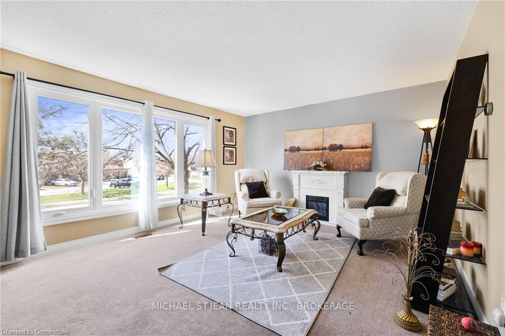 3 Bedrooms Condo at 985 Limeridge,  Hamilton For sale