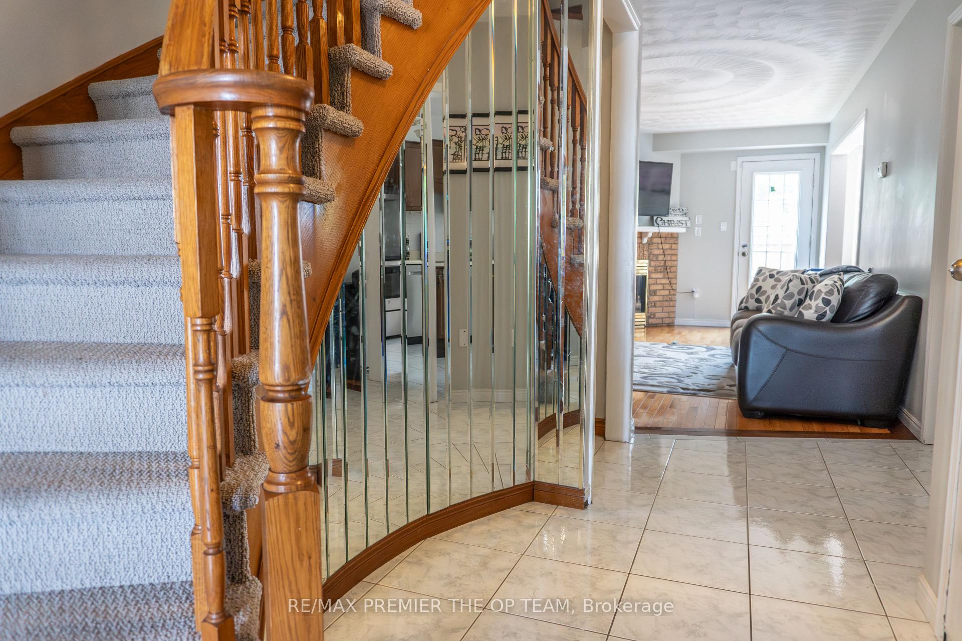 3 Bedrooms Condo at 255 Mount Albion, Hamilton For sale