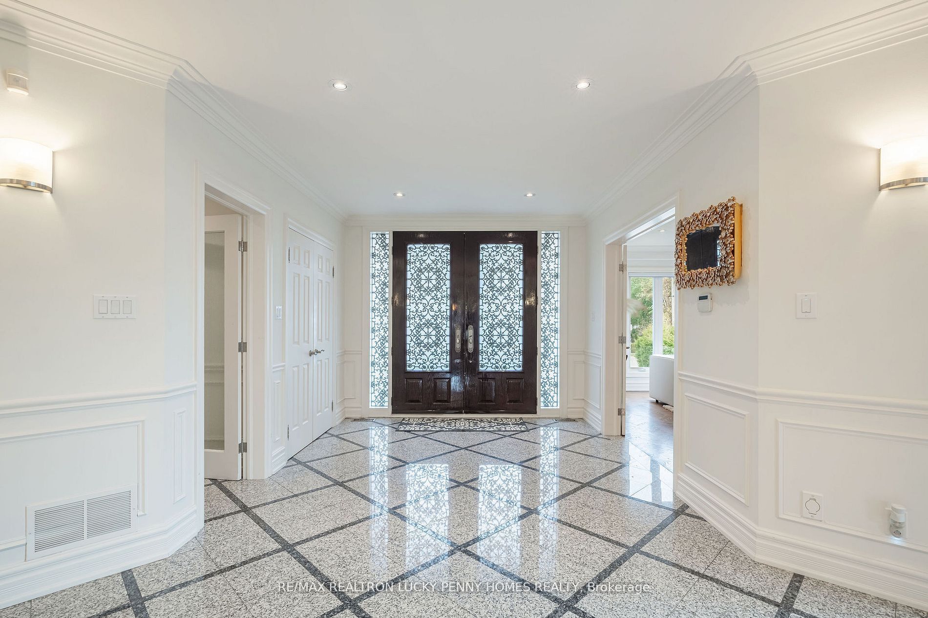 16 Noble Street