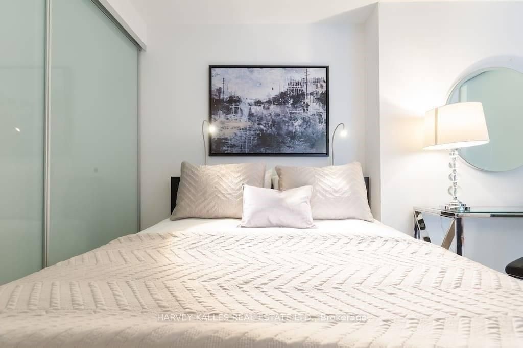 461 Adelaide Street W 106
