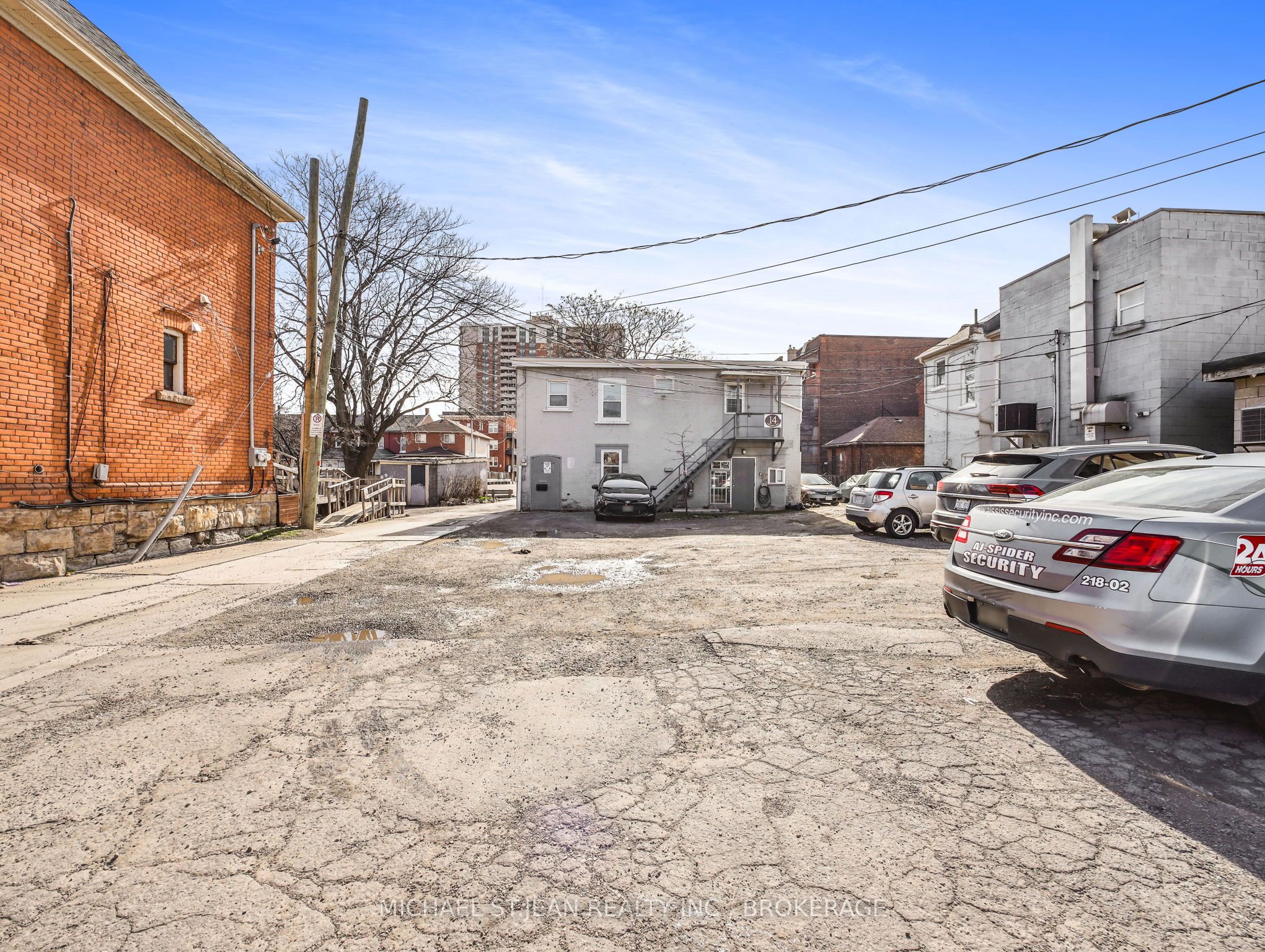 14 Victoria Avenue N