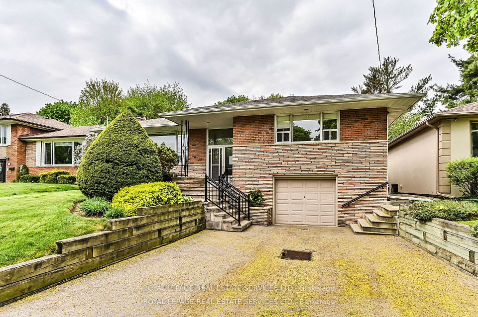 20 Munhall Road, Toronto, ON M9P 1P9