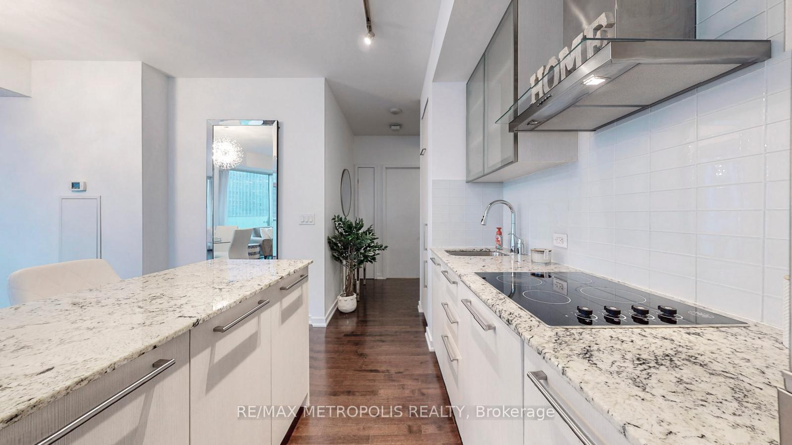 2 Bedrooms Condo at 12 York,  Toronto For sale