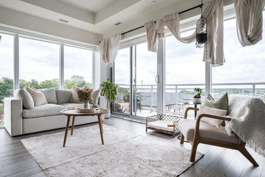 2 Bedrooms Condo at 16 Markle,  Hamilton For sale