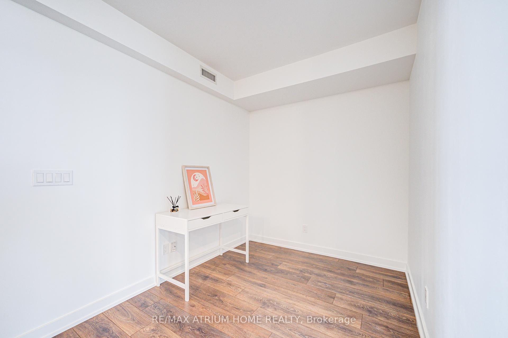 2 Bedrooms Condo at 501 Yonge, Toronto For sale