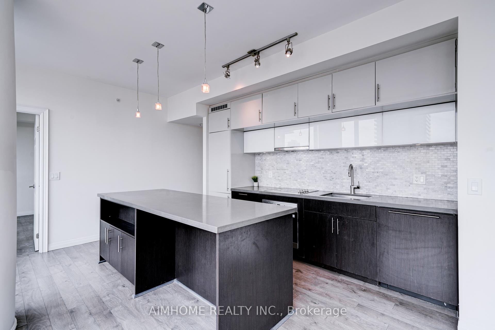 2 Bedrooms Condo at 8 Mercer, Toronto For sale