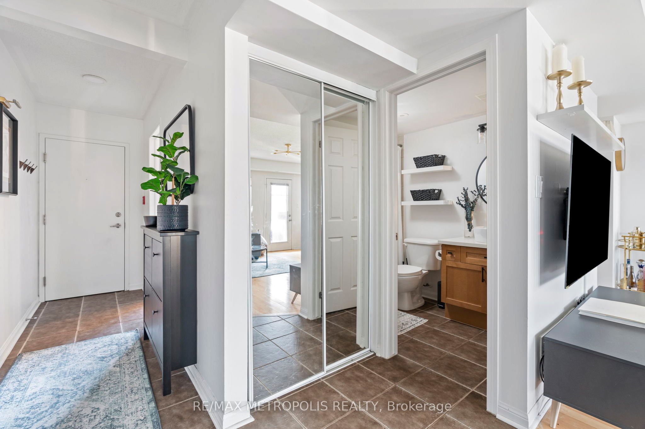 734 Neighbourhood Circle, #4