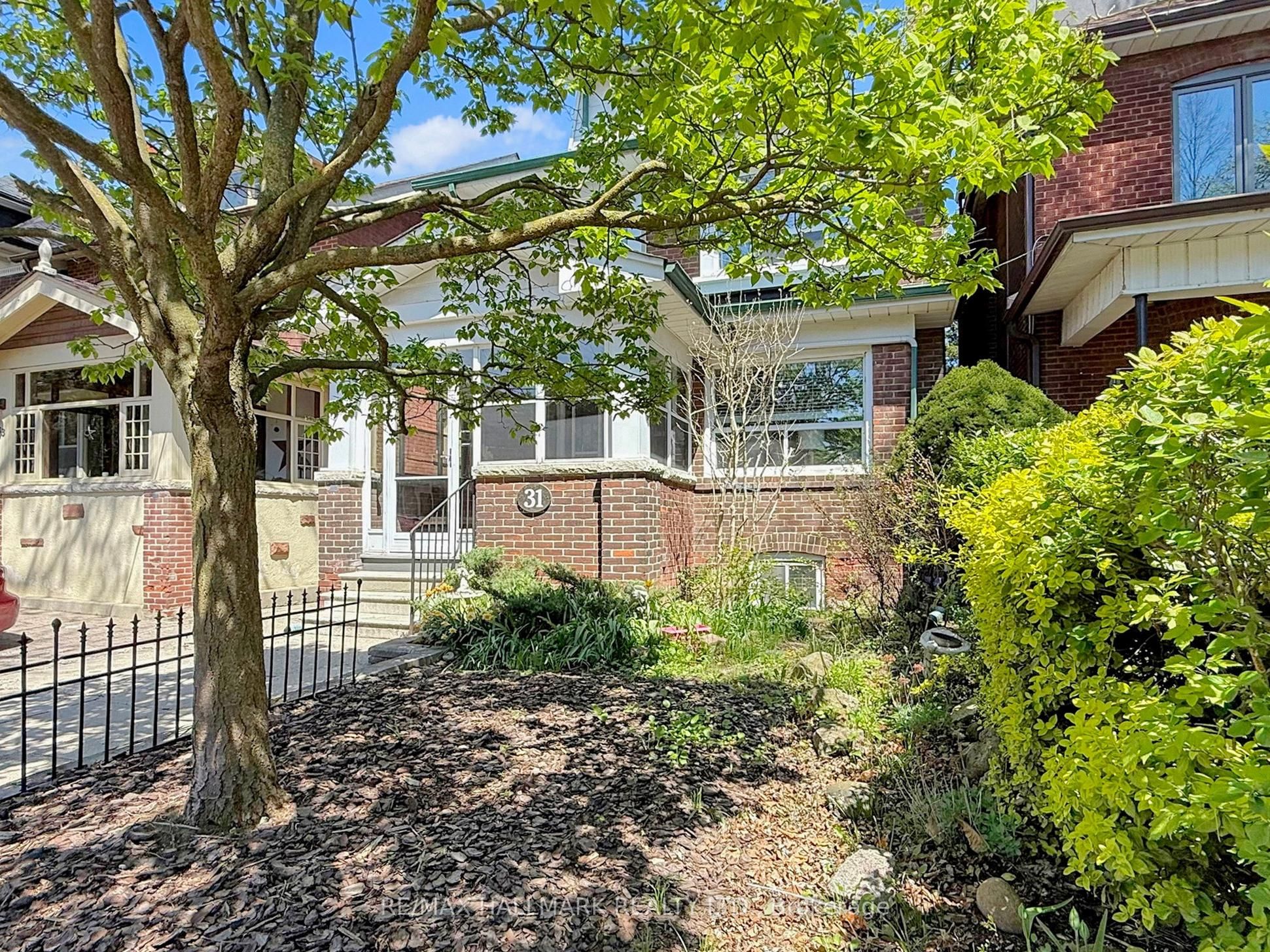 31 Robina Avenue, Toronto, ON M6C 3Y5