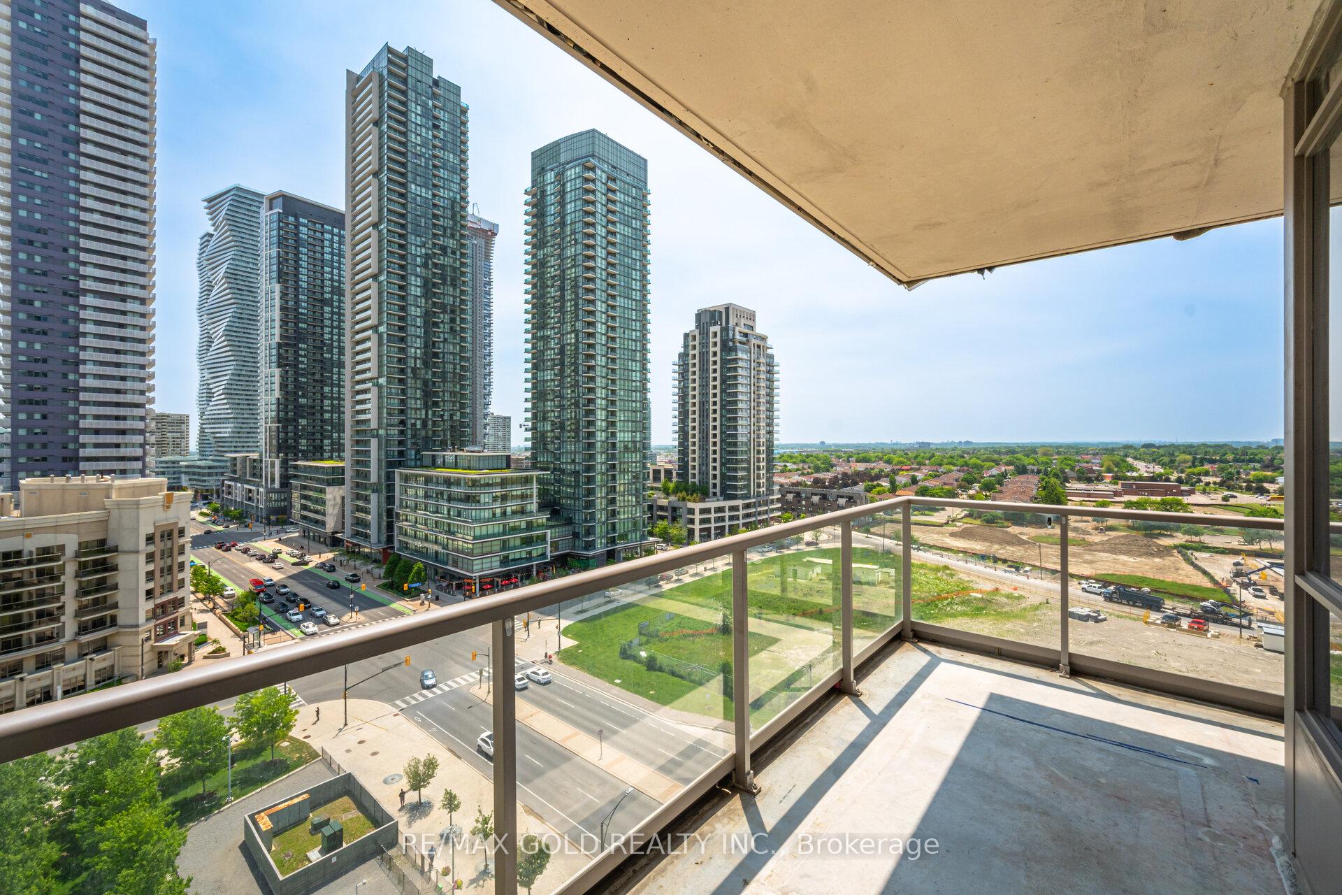 3 Bedrooms Condo at 388 Prince Of Wales, Mississauga For sale