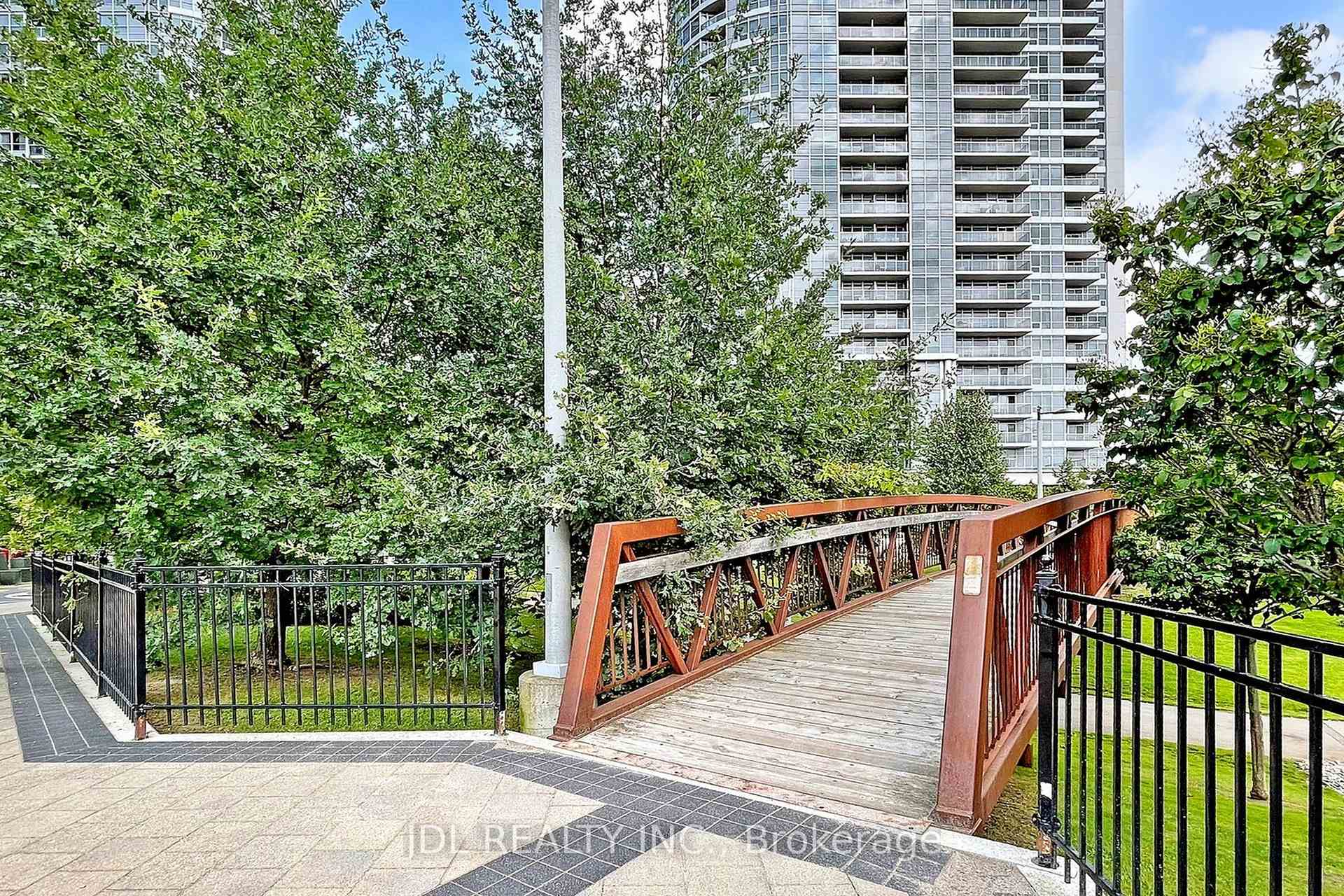 2 Bedrooms Condo at 255 Village Green, Toronto For sale