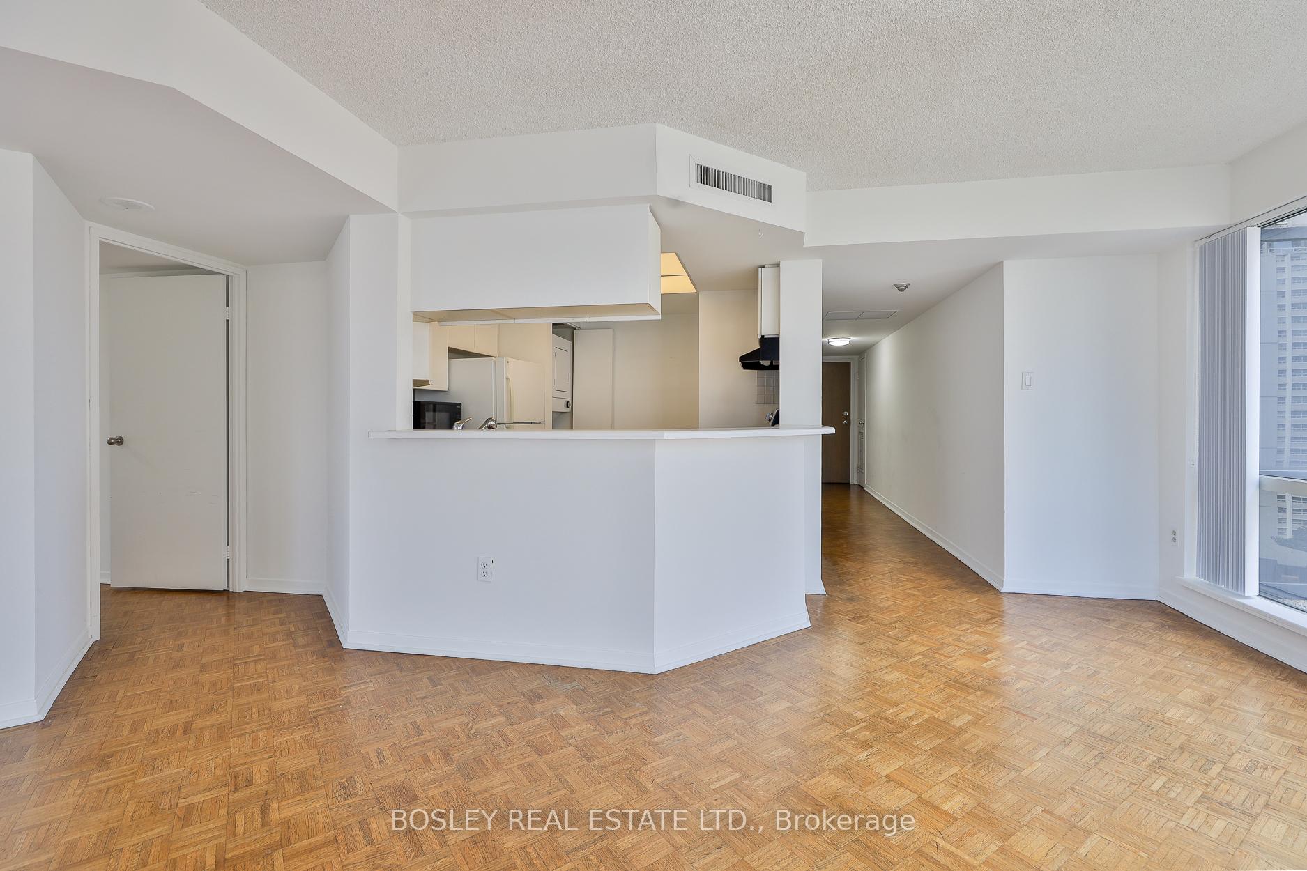 2 Bedrooms Condo at 1001 Bay, Toronto For sale