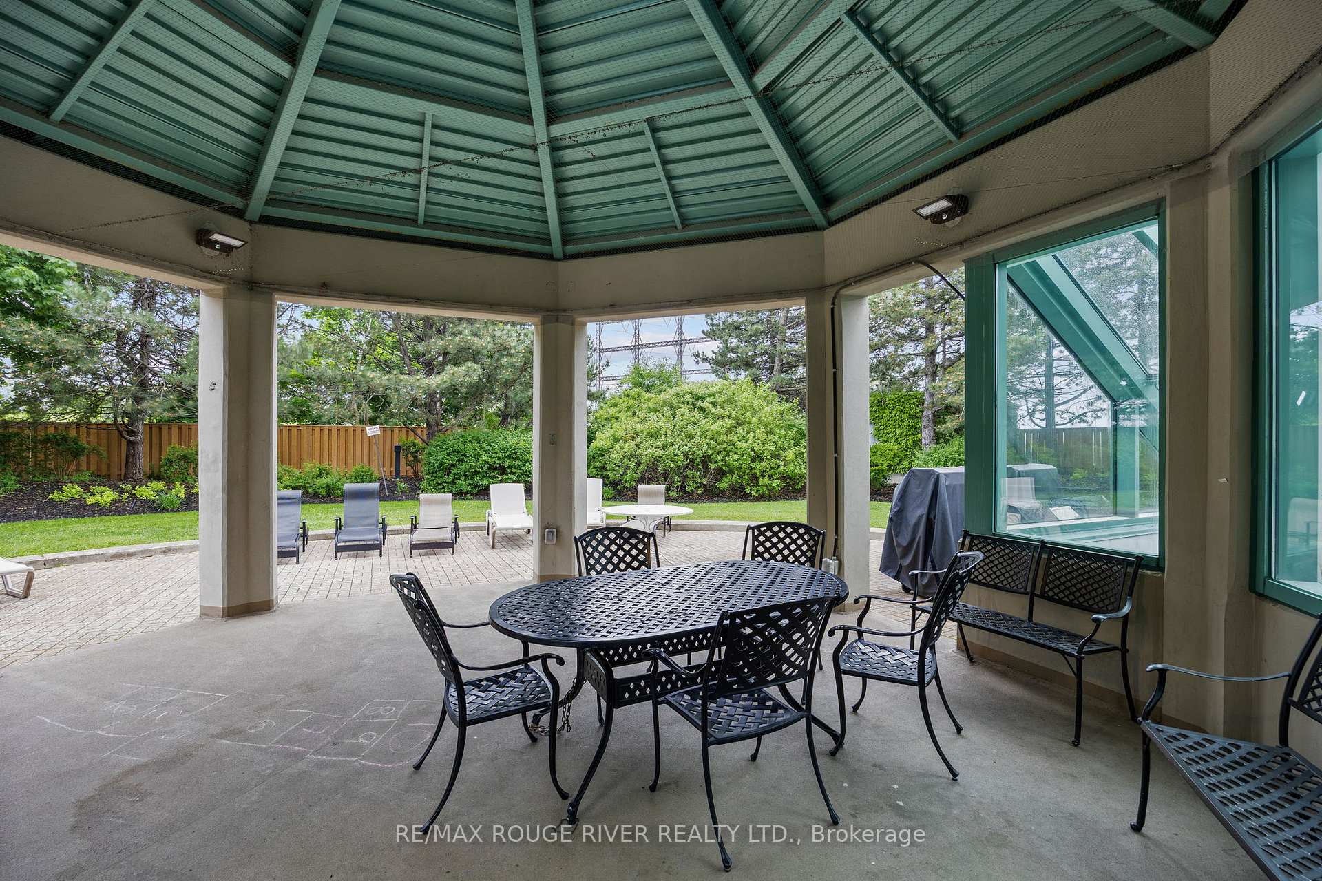 3 Bedrooms Condo at 101 Subway, Toronto For sale
