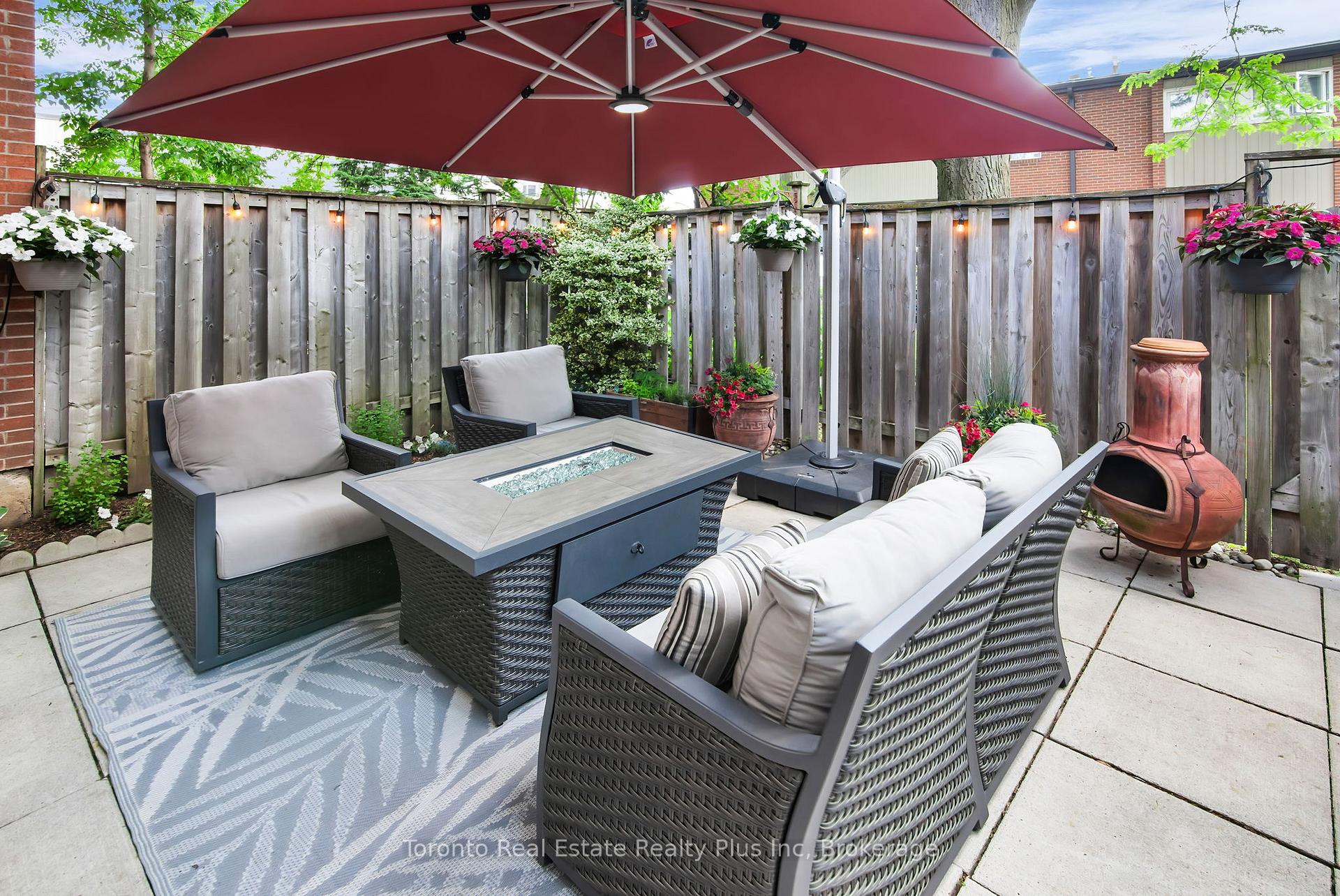 3 Bedrooms Condo at 400 Bloor, Mississauga For sale