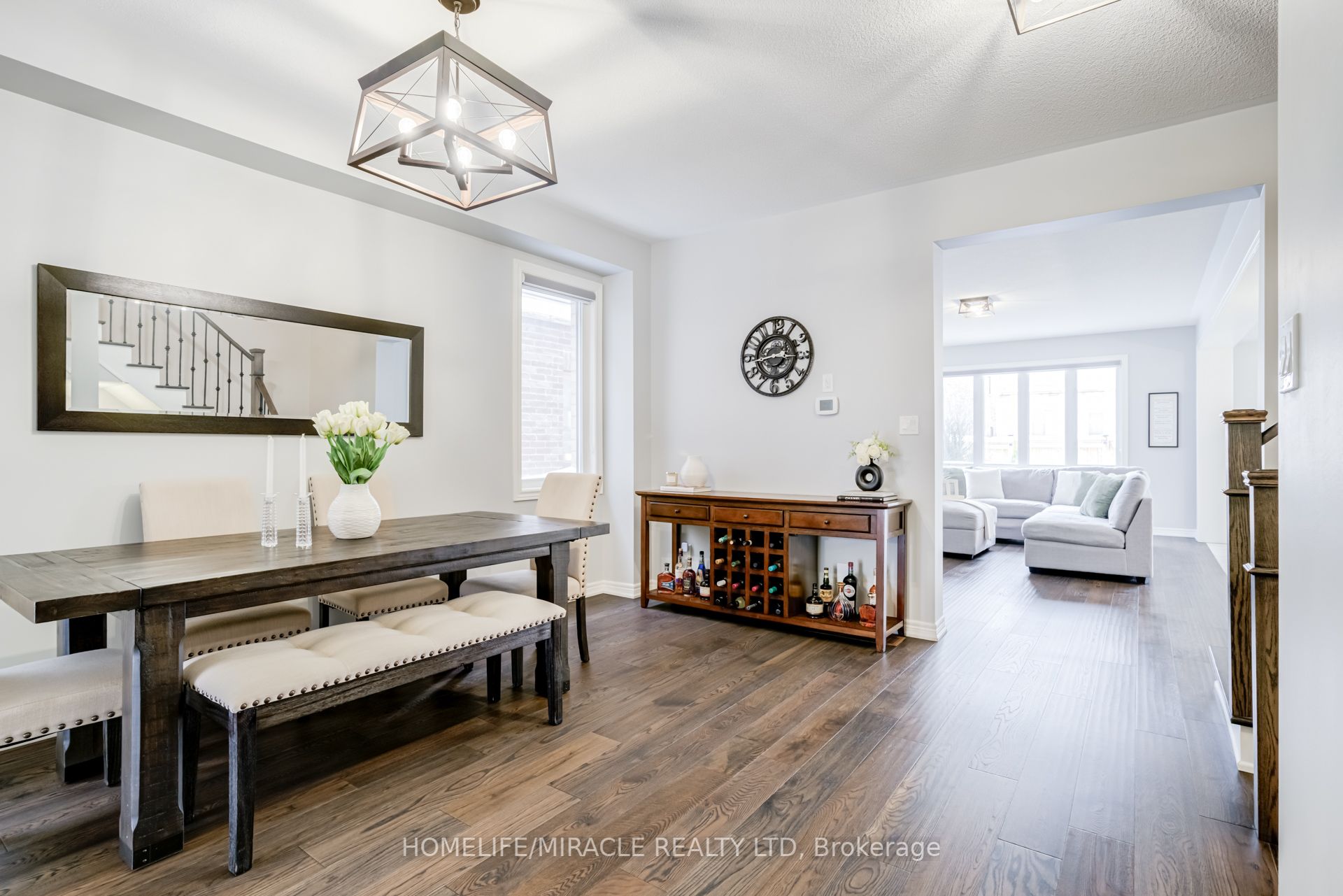 36 Hoard Avenue N