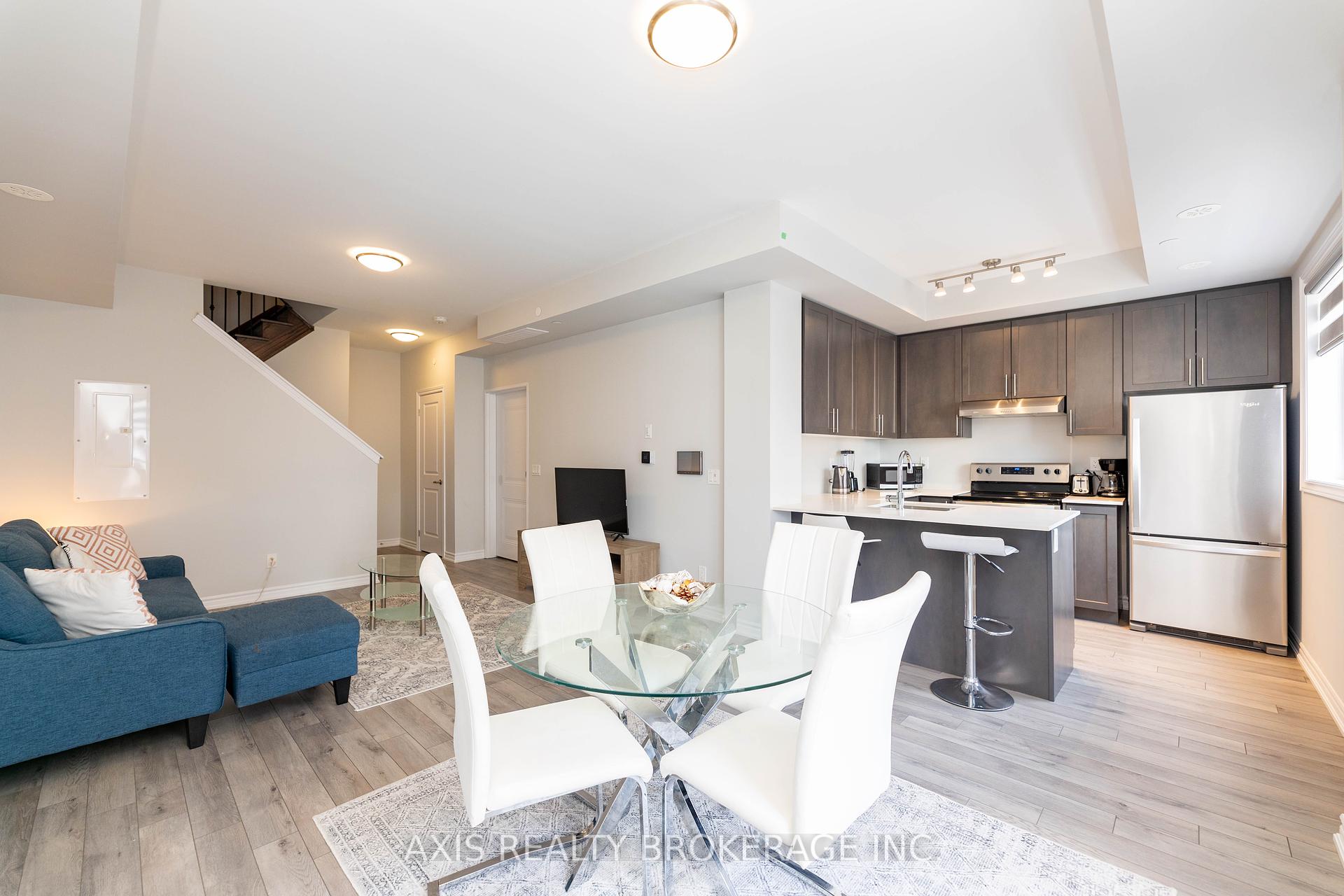2 Bedrooms Condo at 349 Wheat Boom, Oakville For sale
