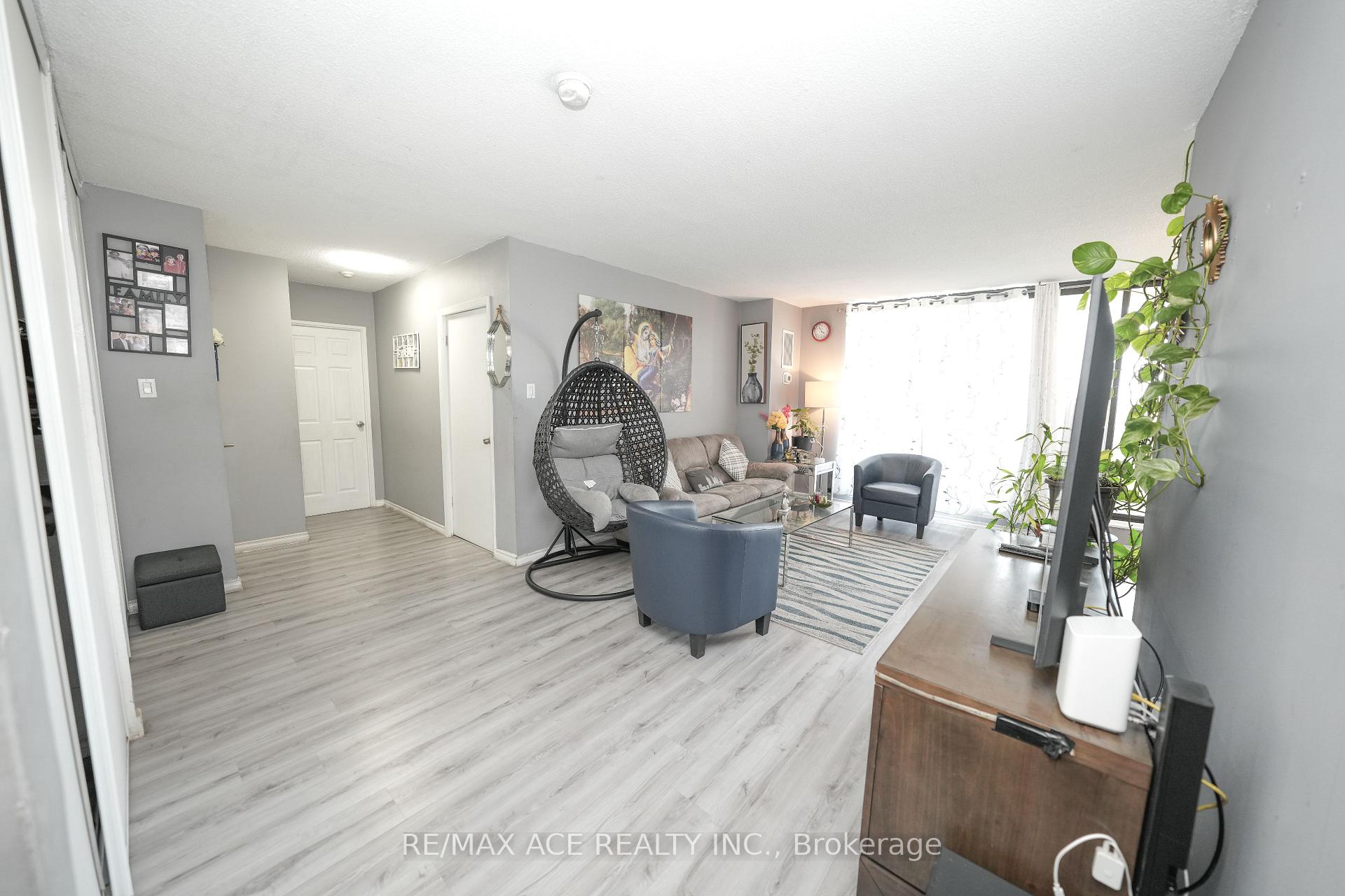 2 Bedrooms Condo at 301 Prudential, Toronto For sale