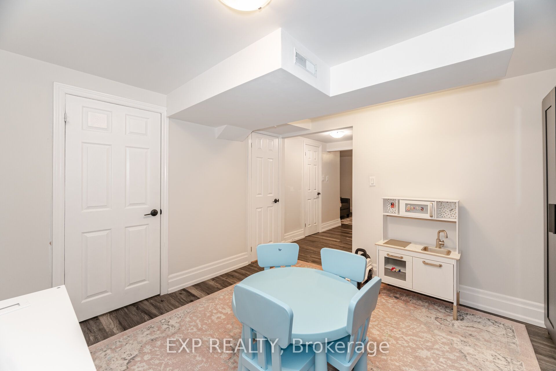 384 Daralea Heights