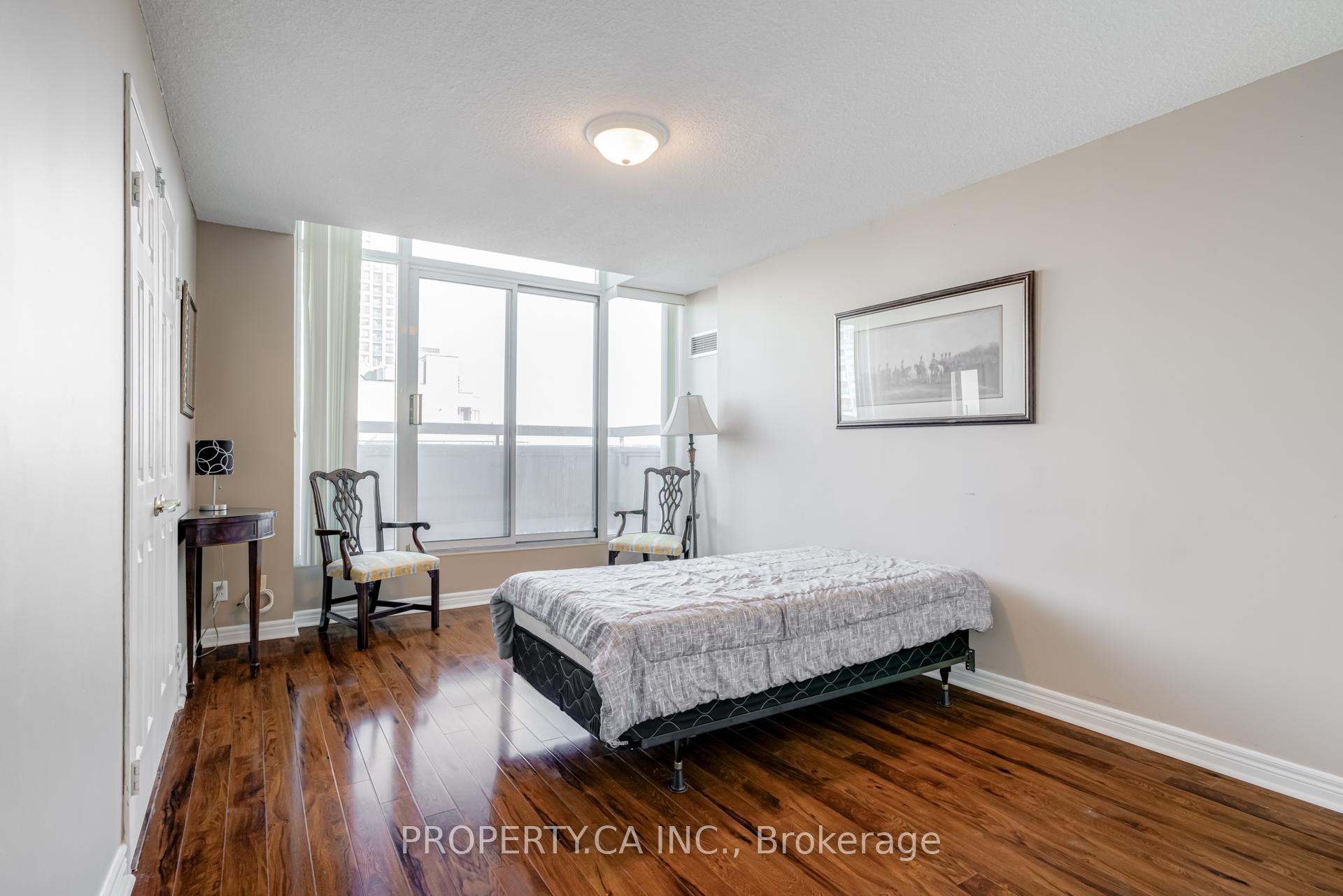 3 Bedrooms Condo at 156 Enfield, Mississauga For sale