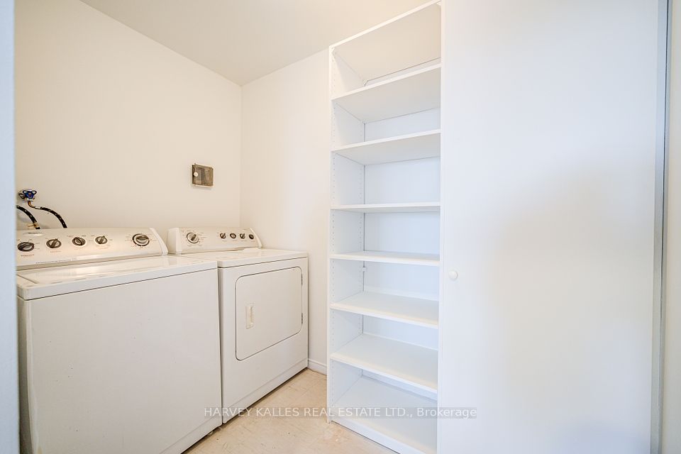 11 Townsgate Drive 1204