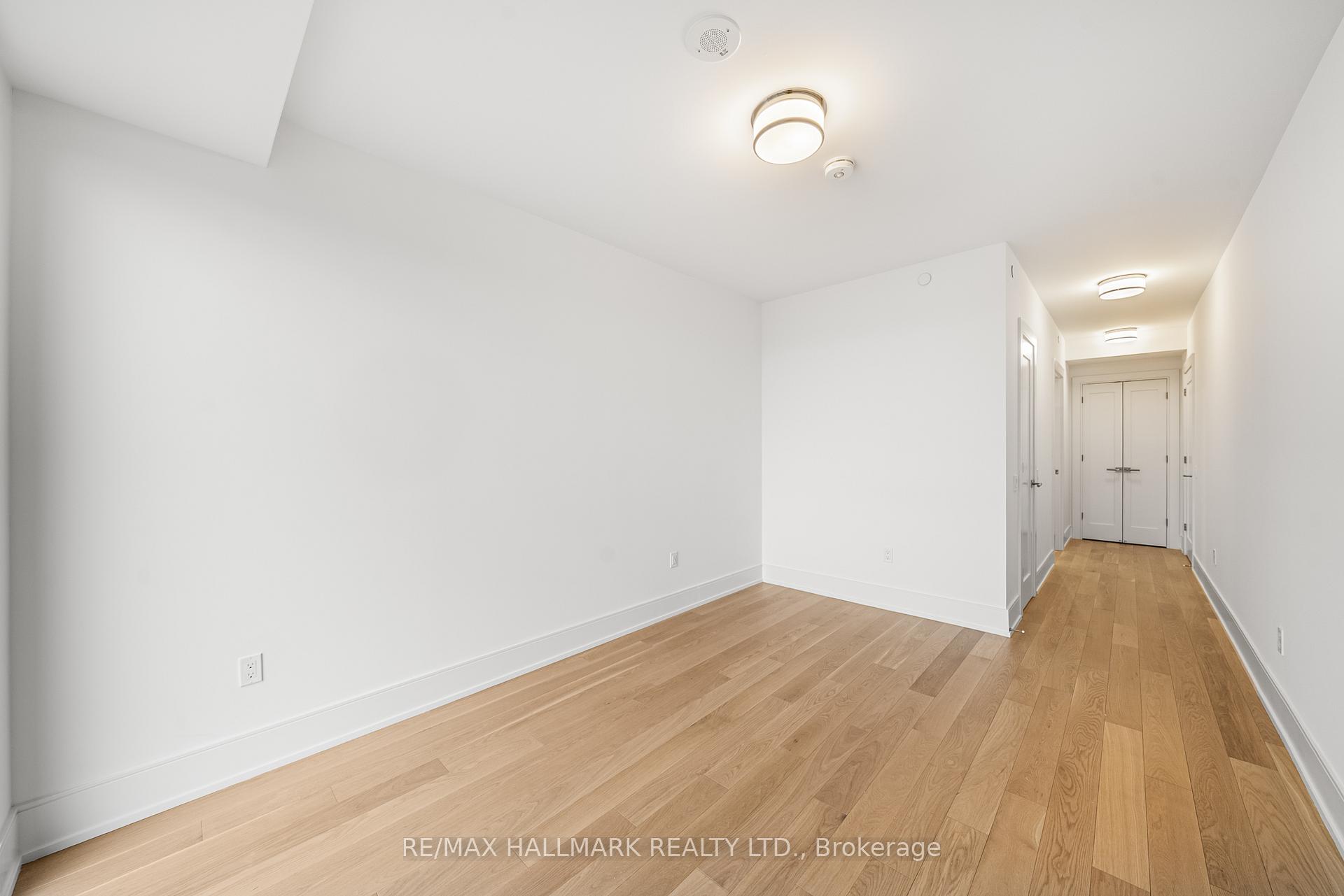3 Bedrooms Condo at 10 Inn On The Park, Toronto For sale