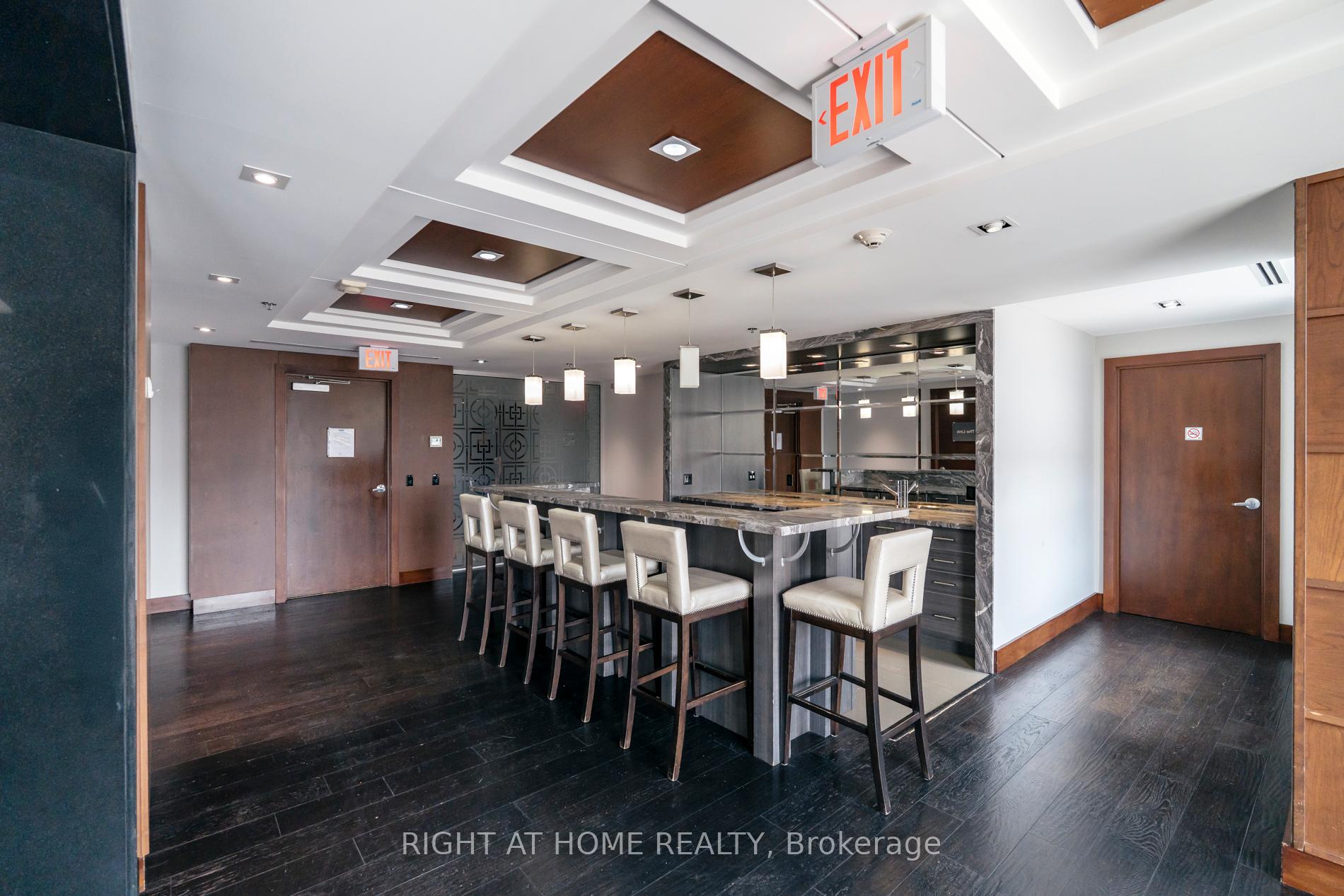 3 Bedrooms Condo at 2470 Prince Michael, Oakville For sale
