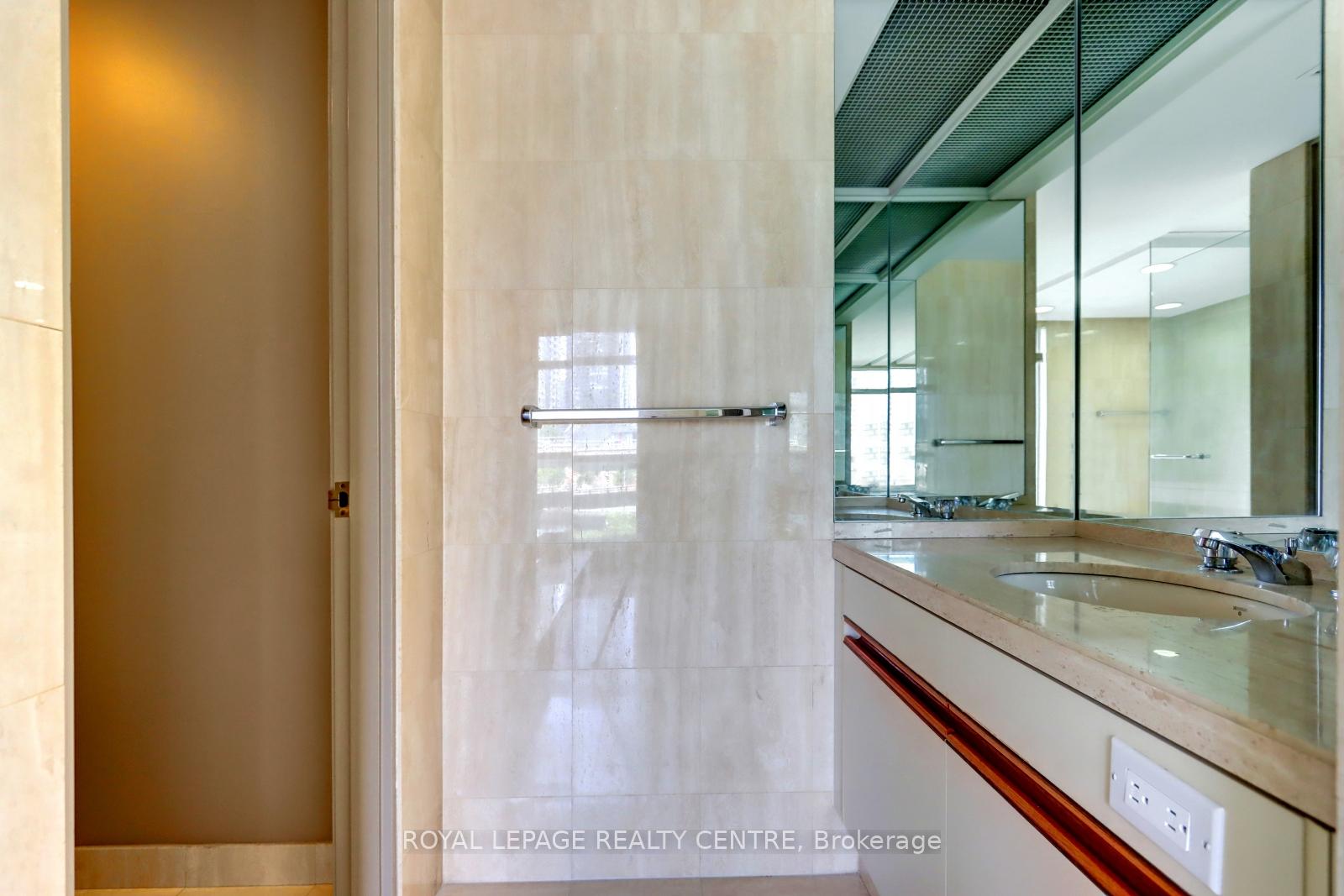 1 Bedroom Condo at 480 Queens Quay W, Toronto For sale