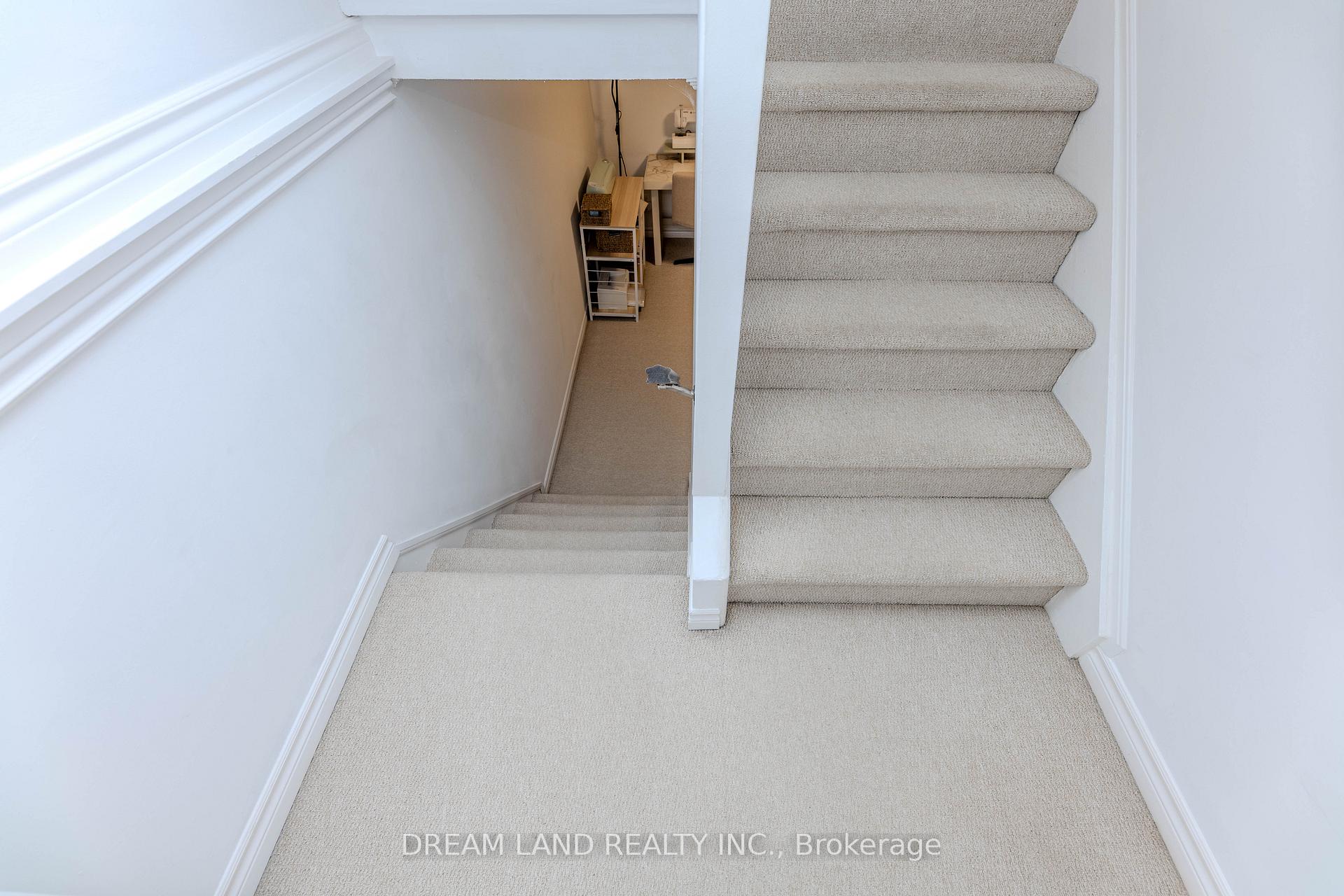 3 Bedrooms Condo at 653 Francis,  Burlington For sale
