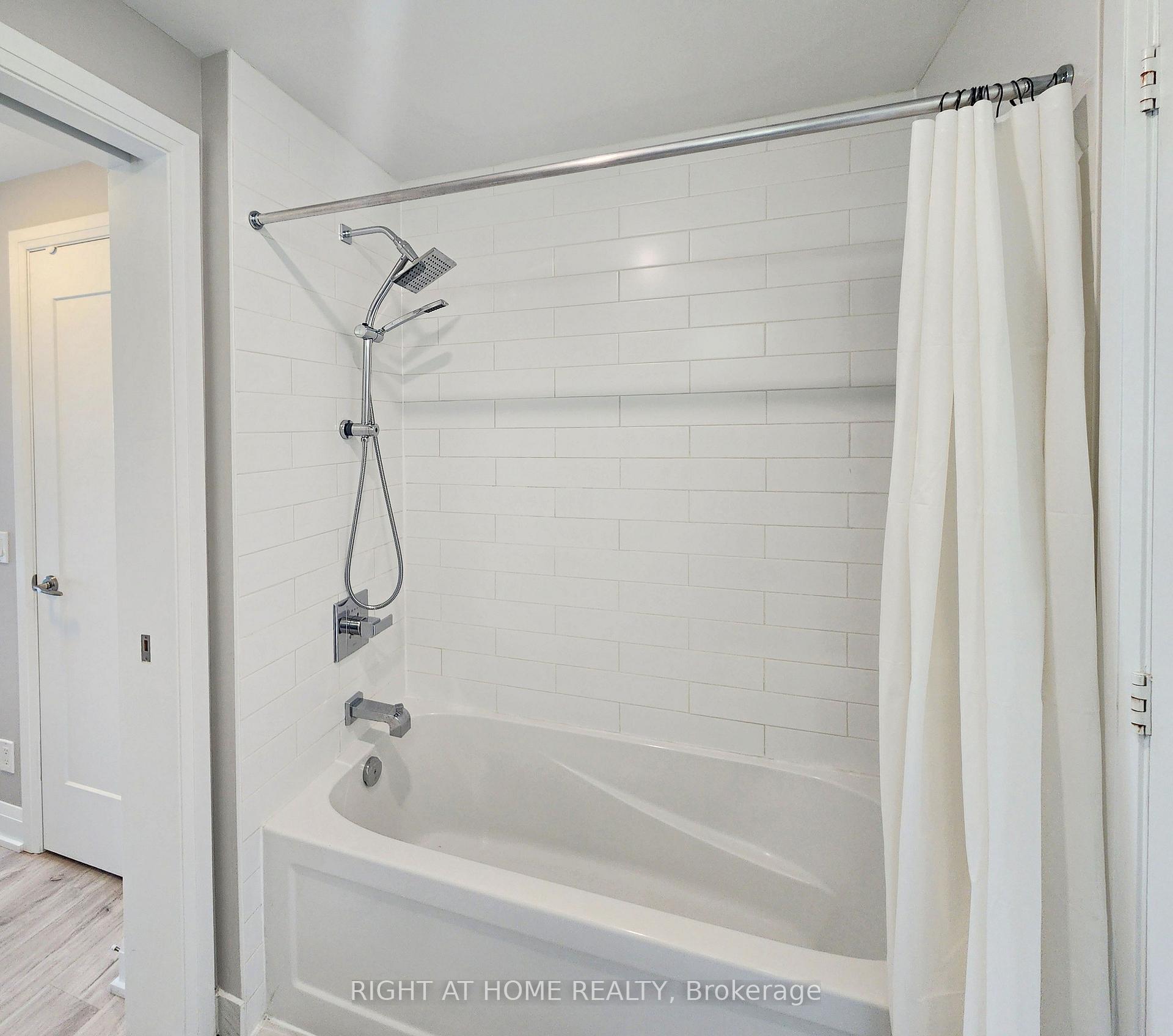 2 Bedrooms Condo at 56 Annie Craig, Toronto For sale