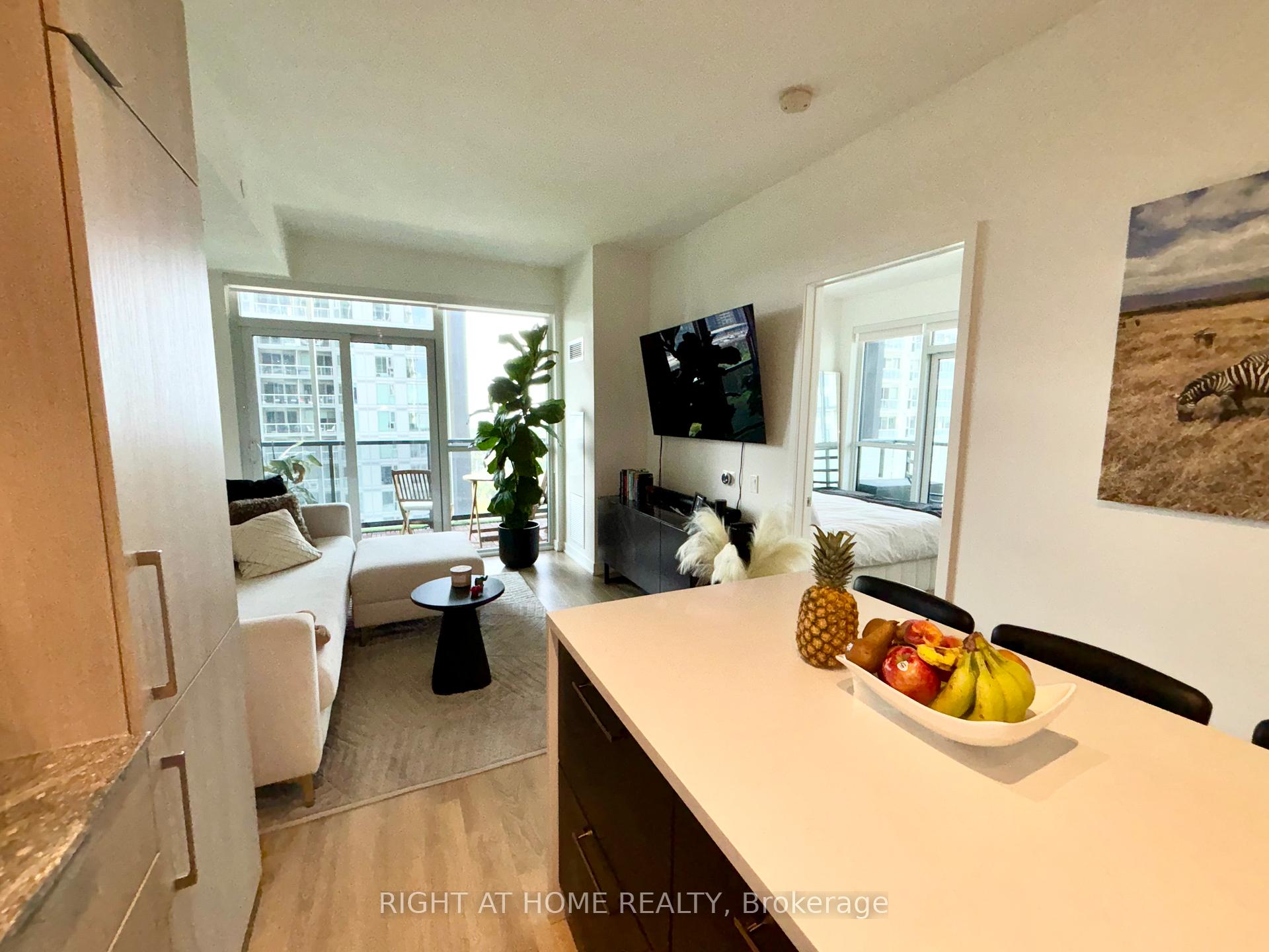 2 Bedrooms Condo at 50 Ordnance, Toronto For sale