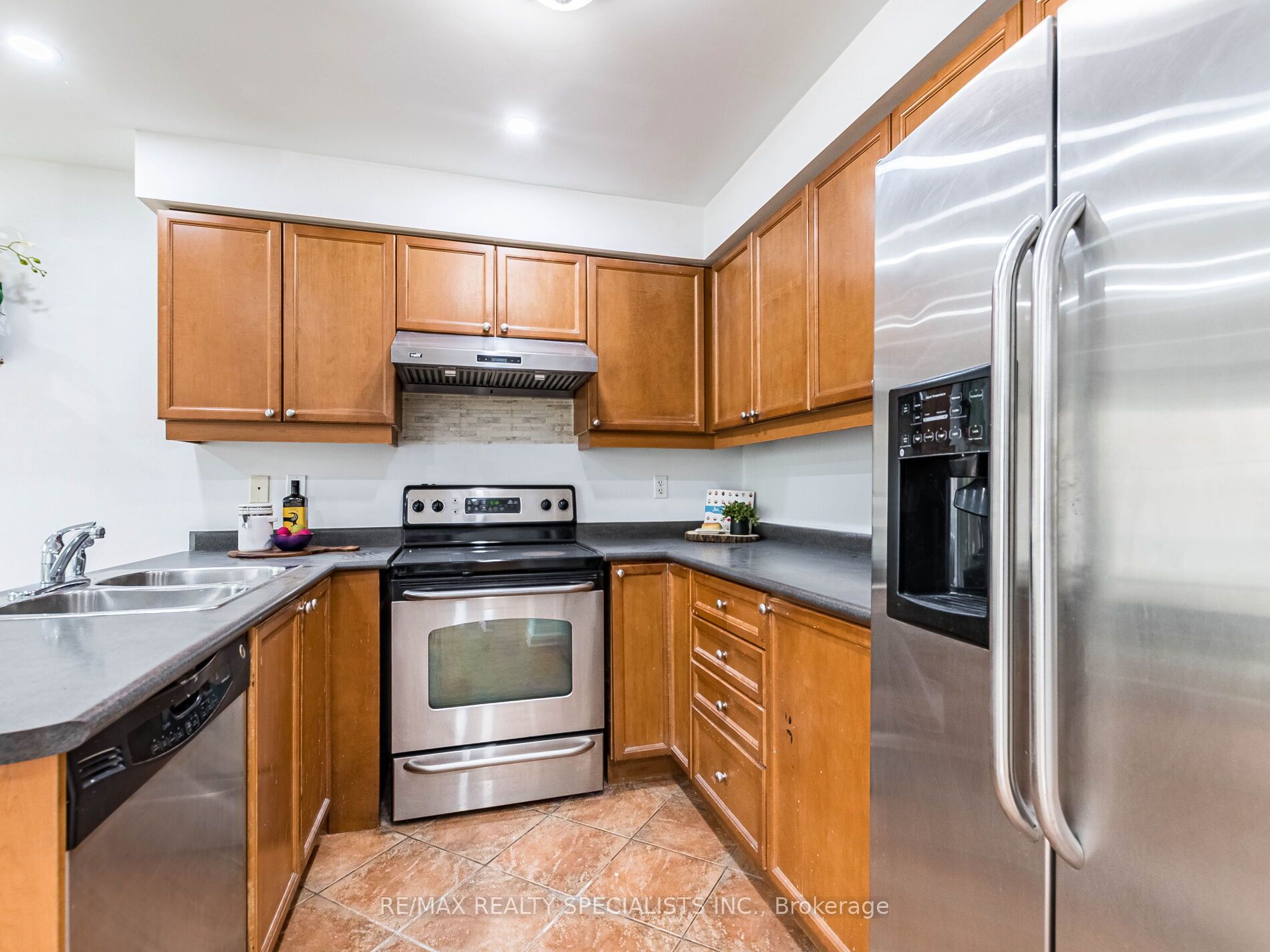 105 DECKER HOLLOW Circle