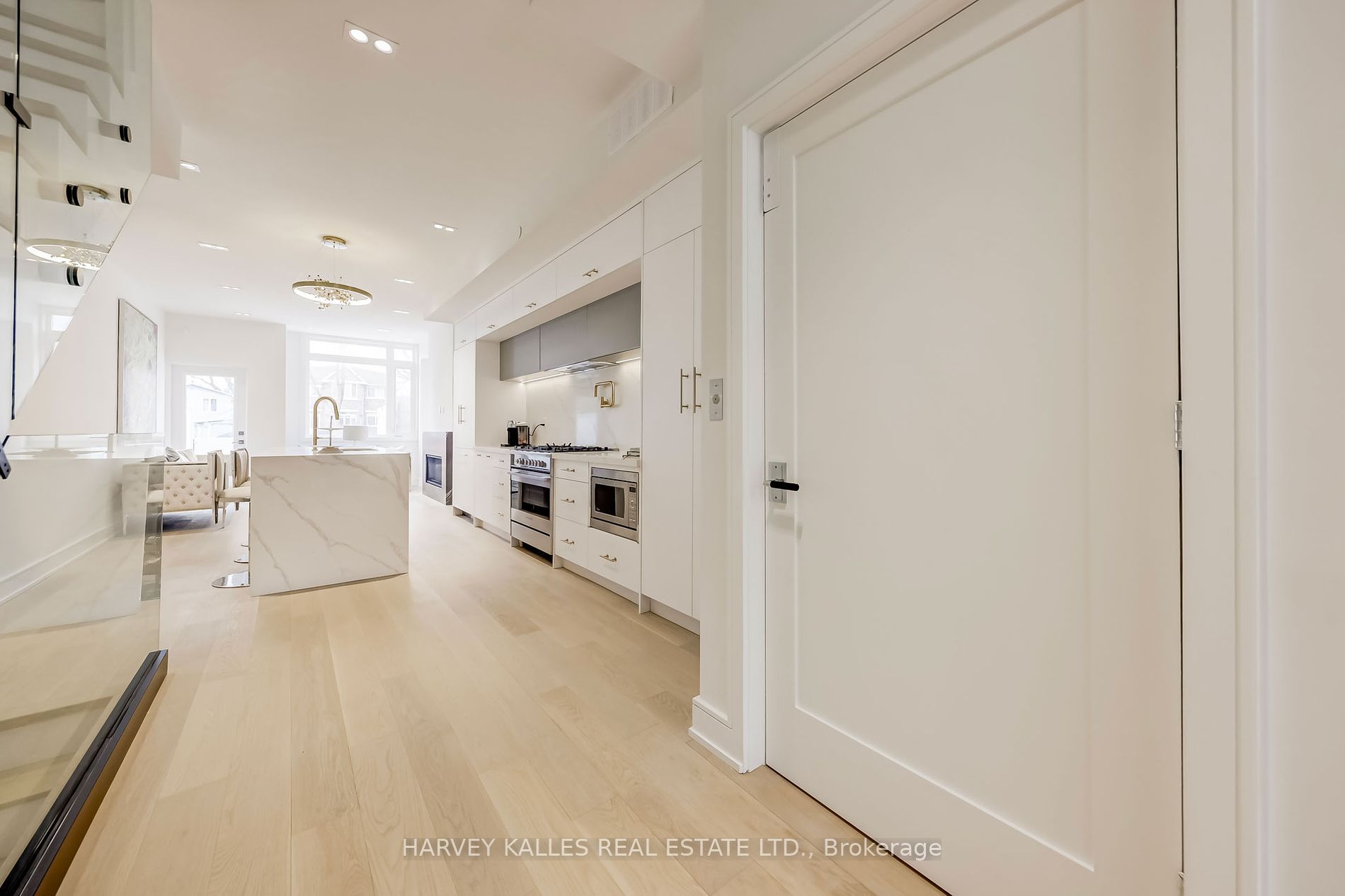 36A Churchill Avenue W