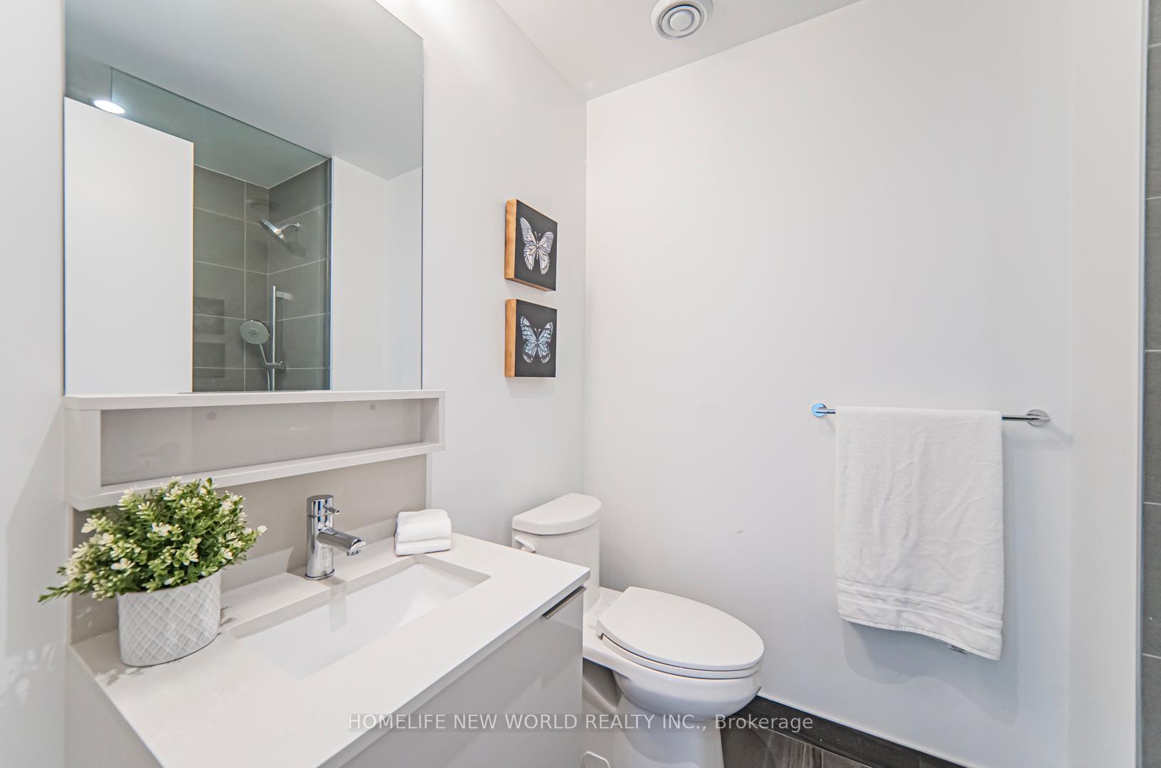 2 Bedrooms Condo at 5 Buttermill,  Vaughan For sale