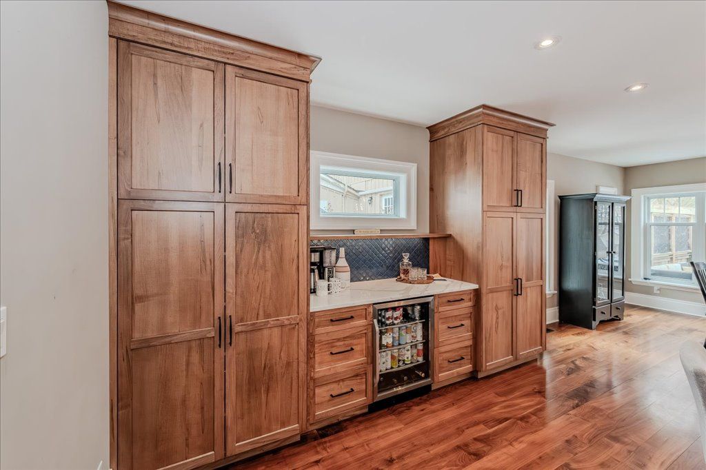 245 Hill Street W