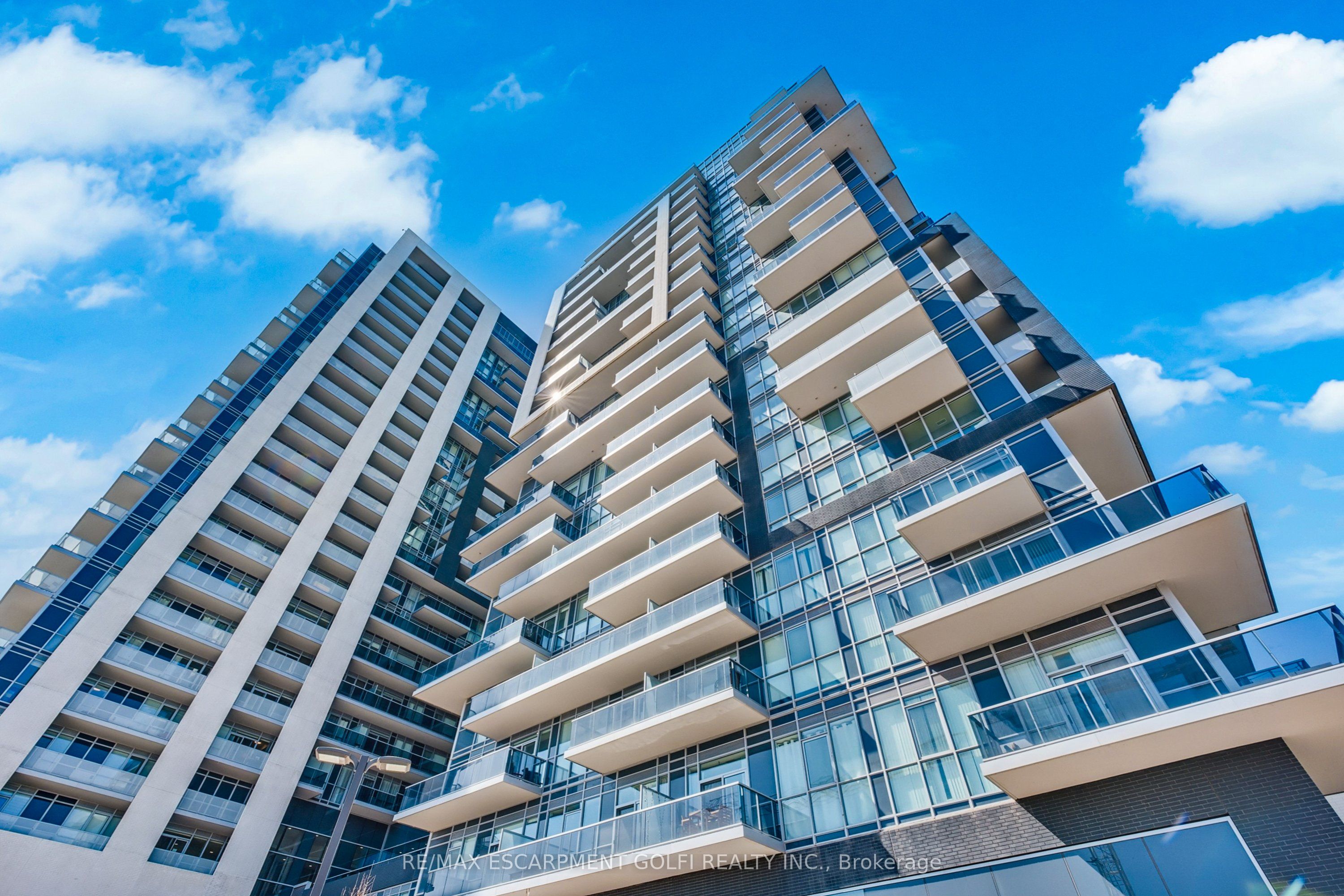 2093 Fairview Street, #408