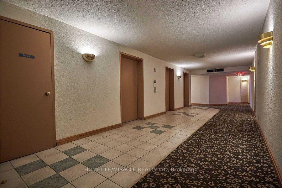 2 Bedrooms Condo at 41 Markbrook, Toronto For sale