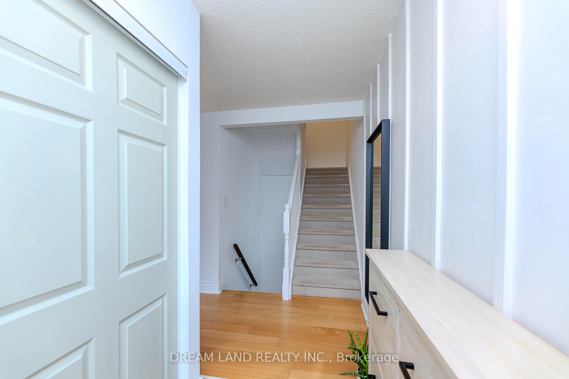 3 Bedrooms Condo at 653 Francis,  Burlington For sale
